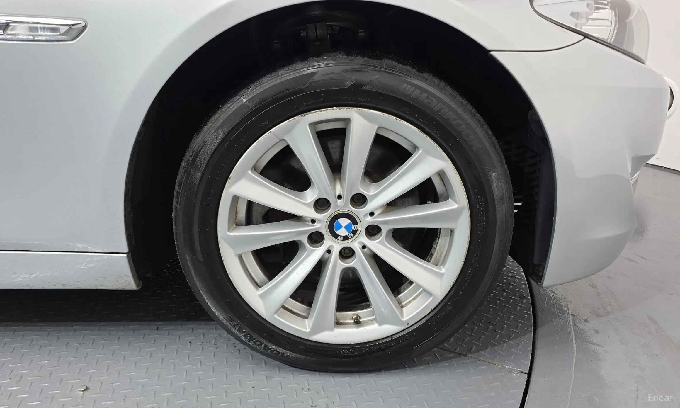 BMW 5 Series (F10) превью 5