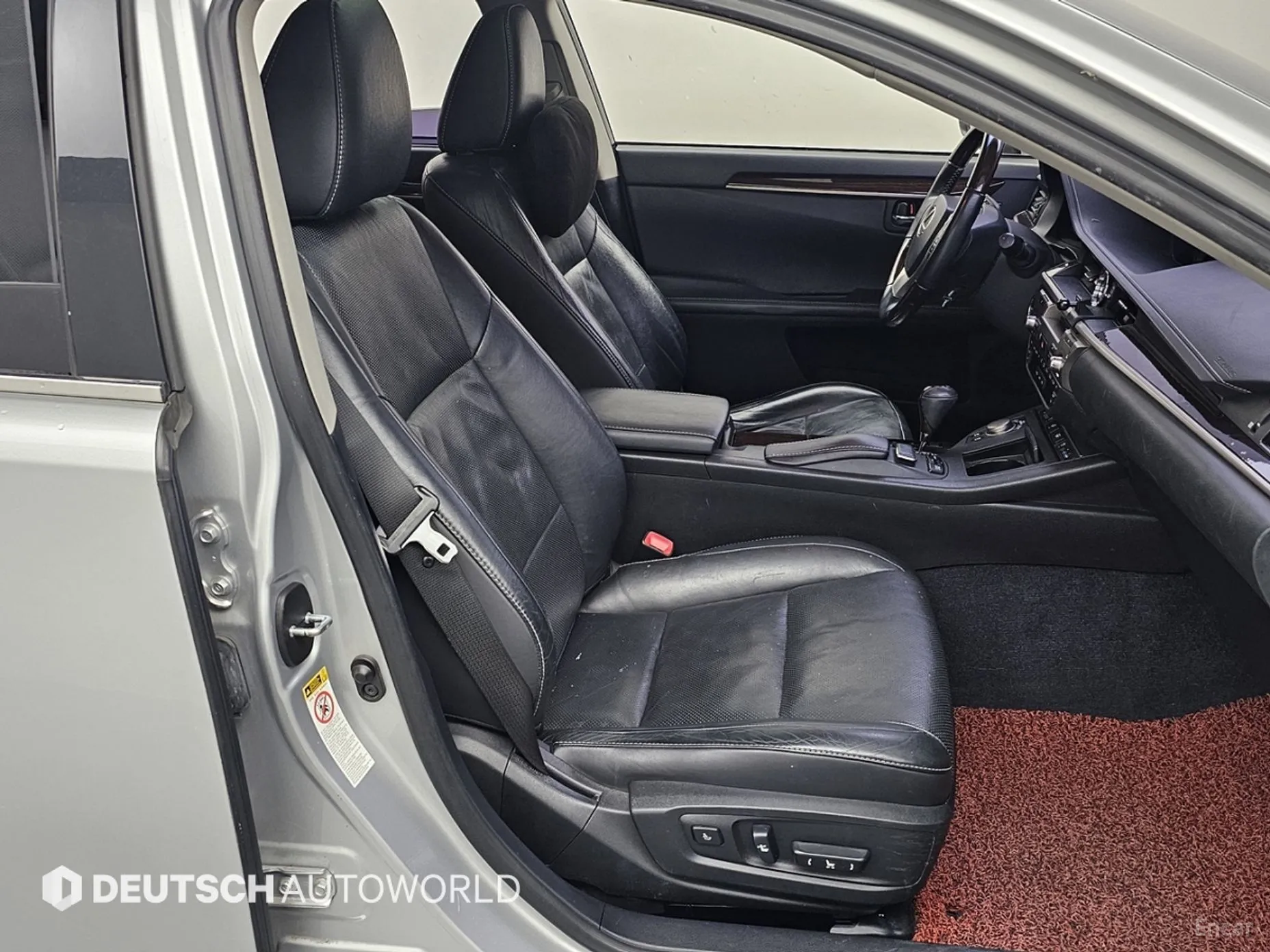 Lexus New ES300h превью 10