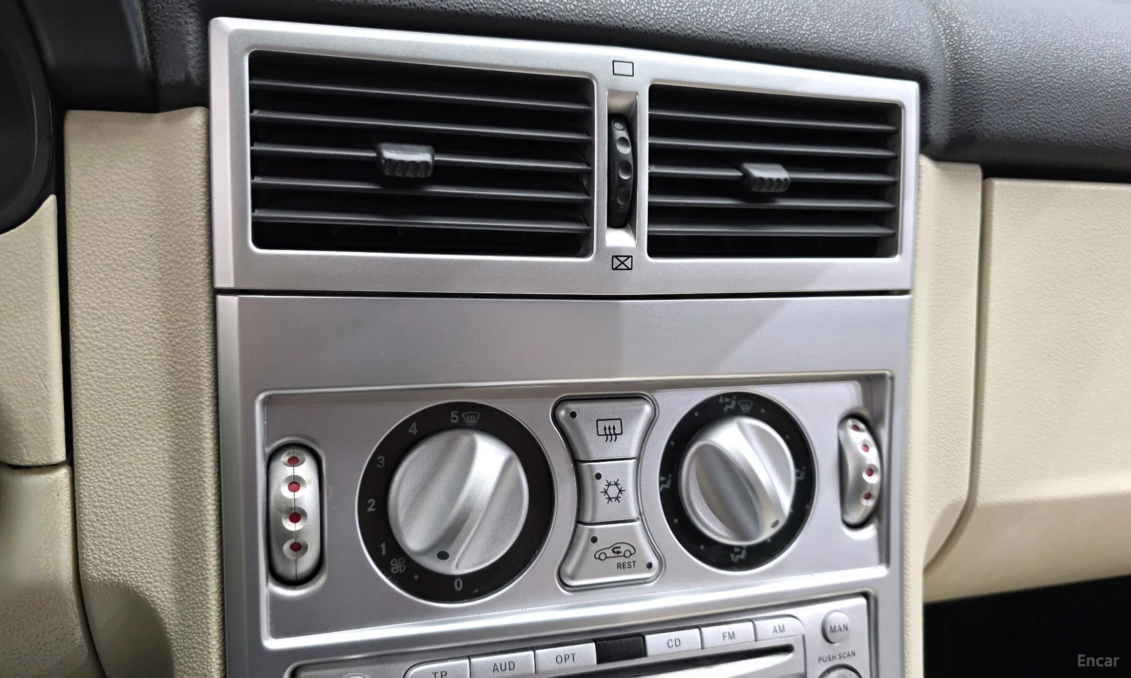 Chrysler Crossfire превью 15