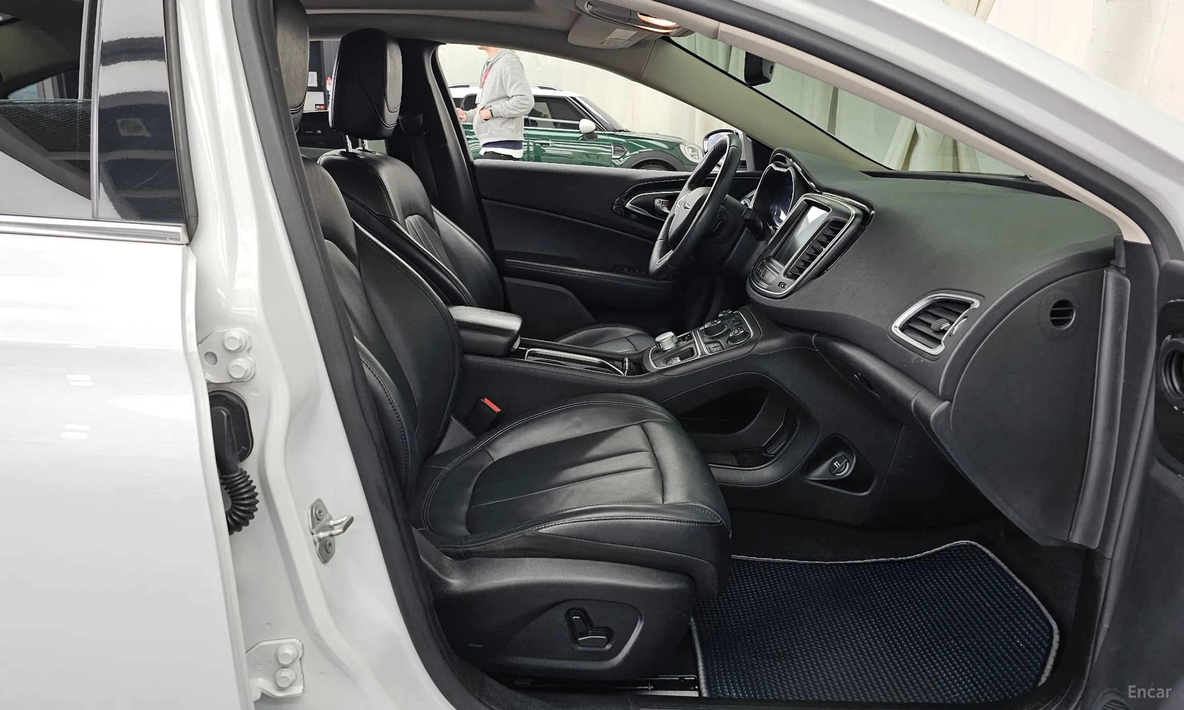 Chrysler 200 Second generation превью 11