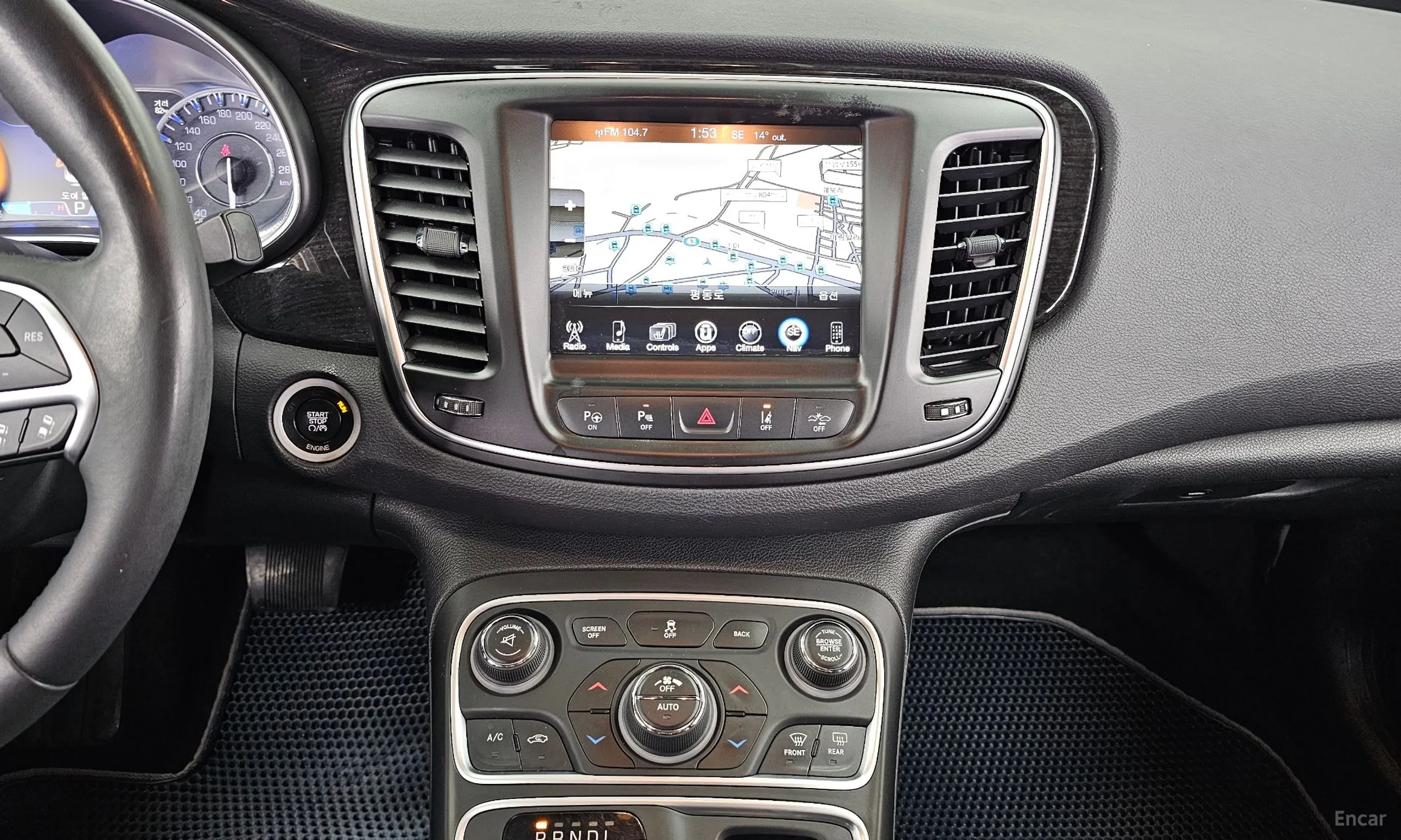 Chrysler 200 Second generation превью 14