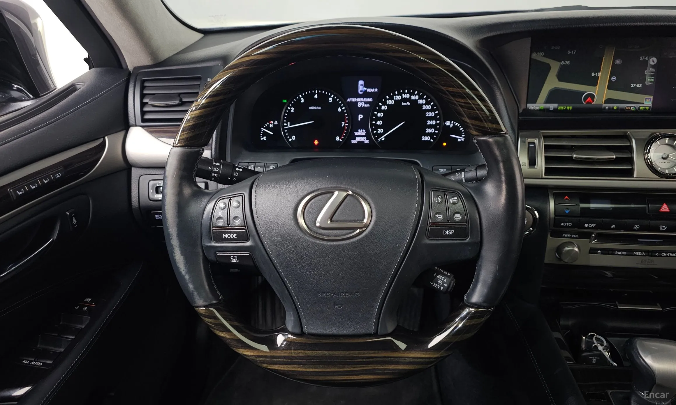 Lexus LS460 превью 13