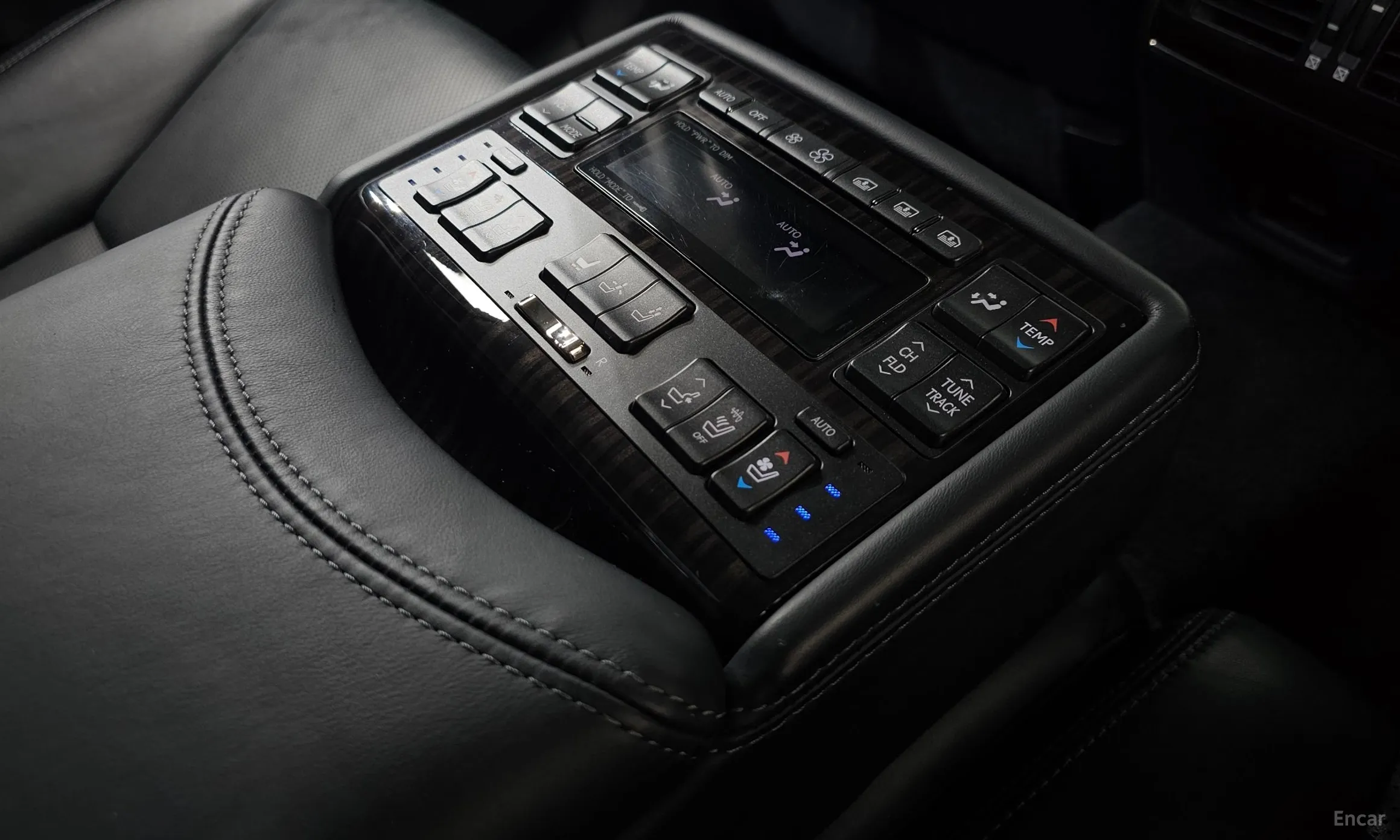 Lexus LS460 превью 18