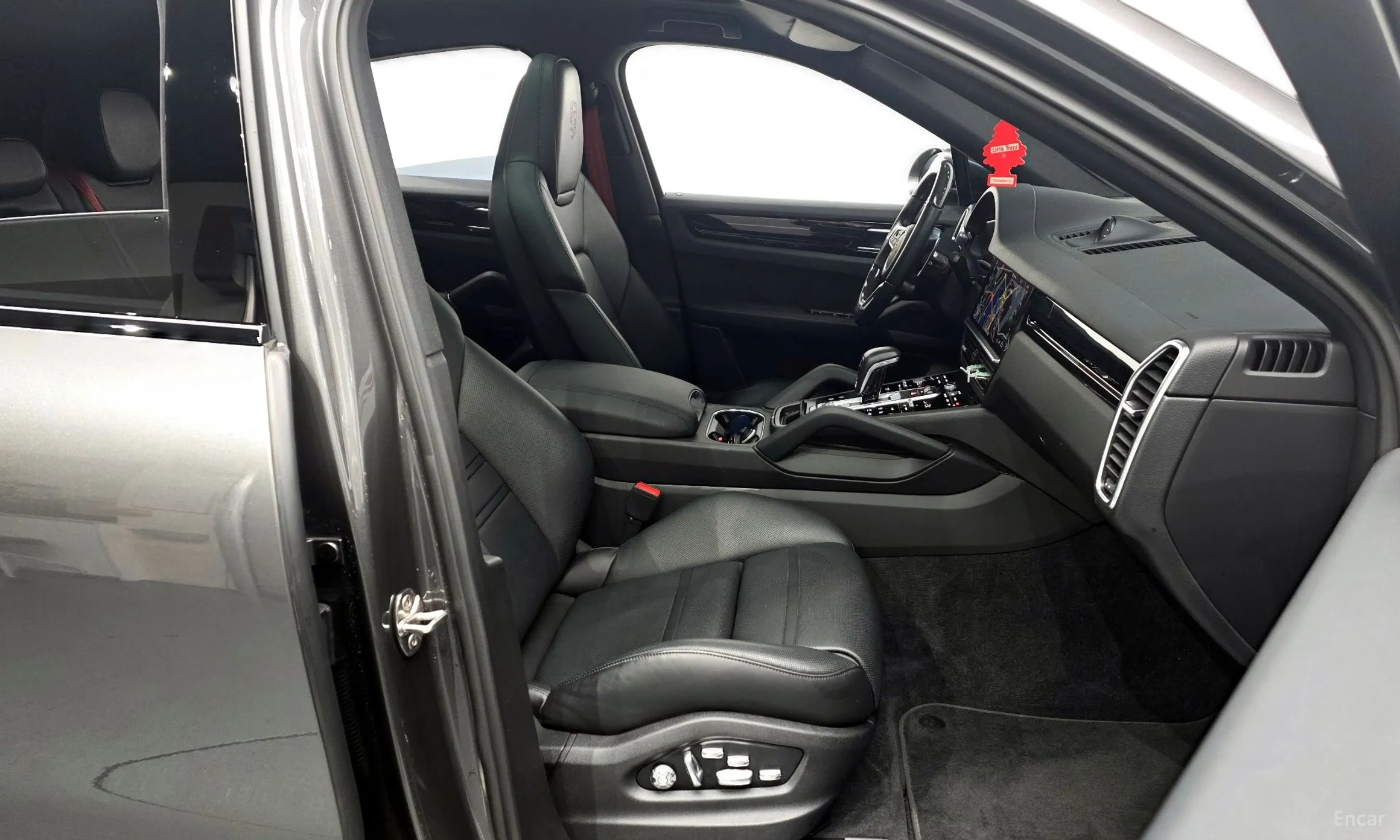 Porsche Cayenne (PO536) превью 11