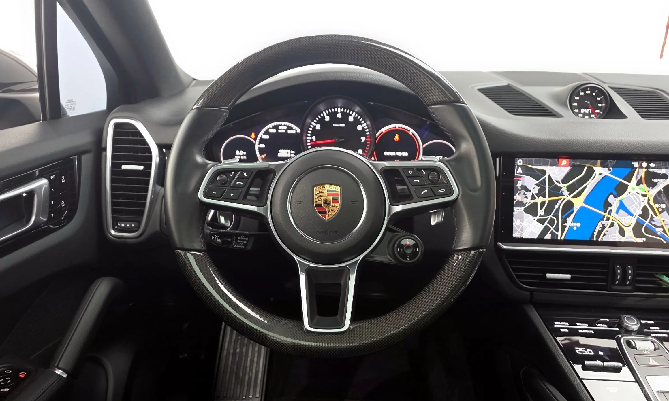 Porsche Cayenne (PO536) превью 13