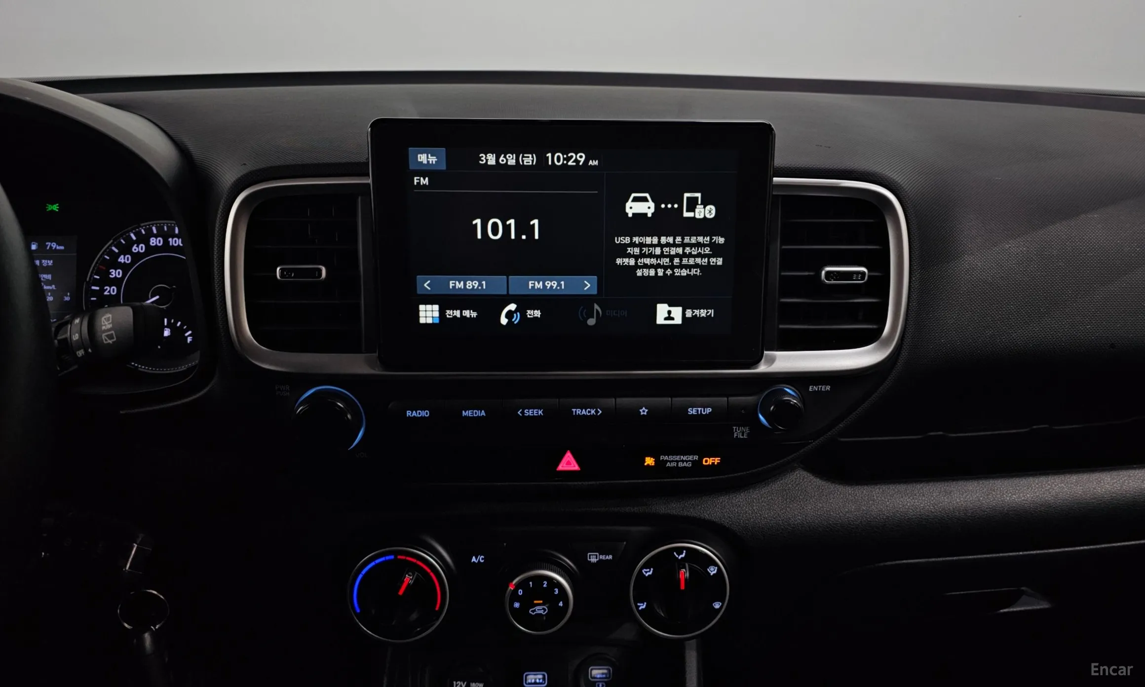 Hyundai Venue превью 15