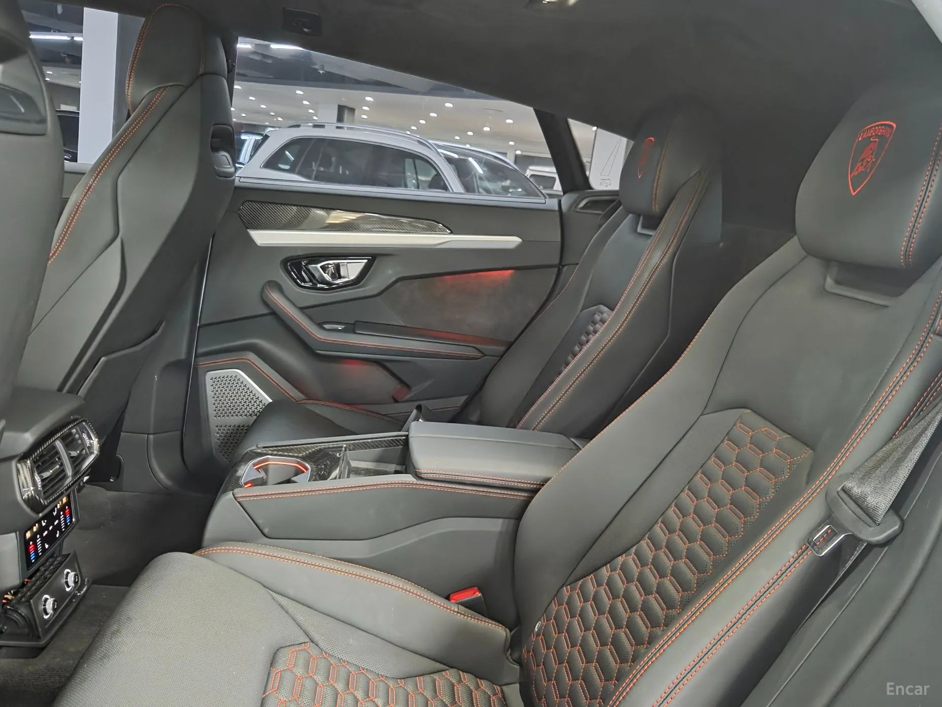 Lamborghini Urus превью 6