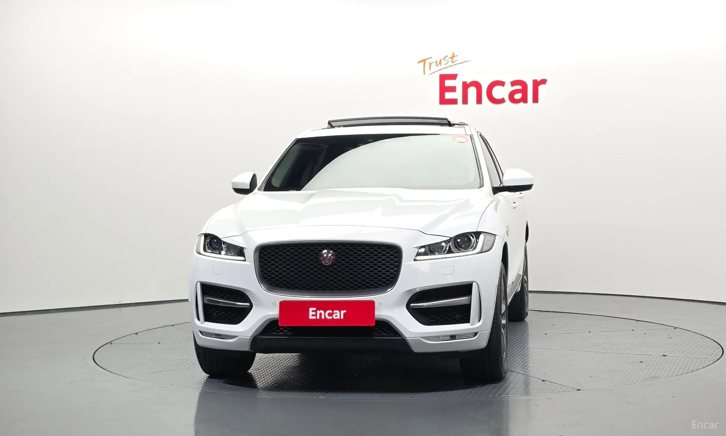 Jaguar F-PACE превью 3