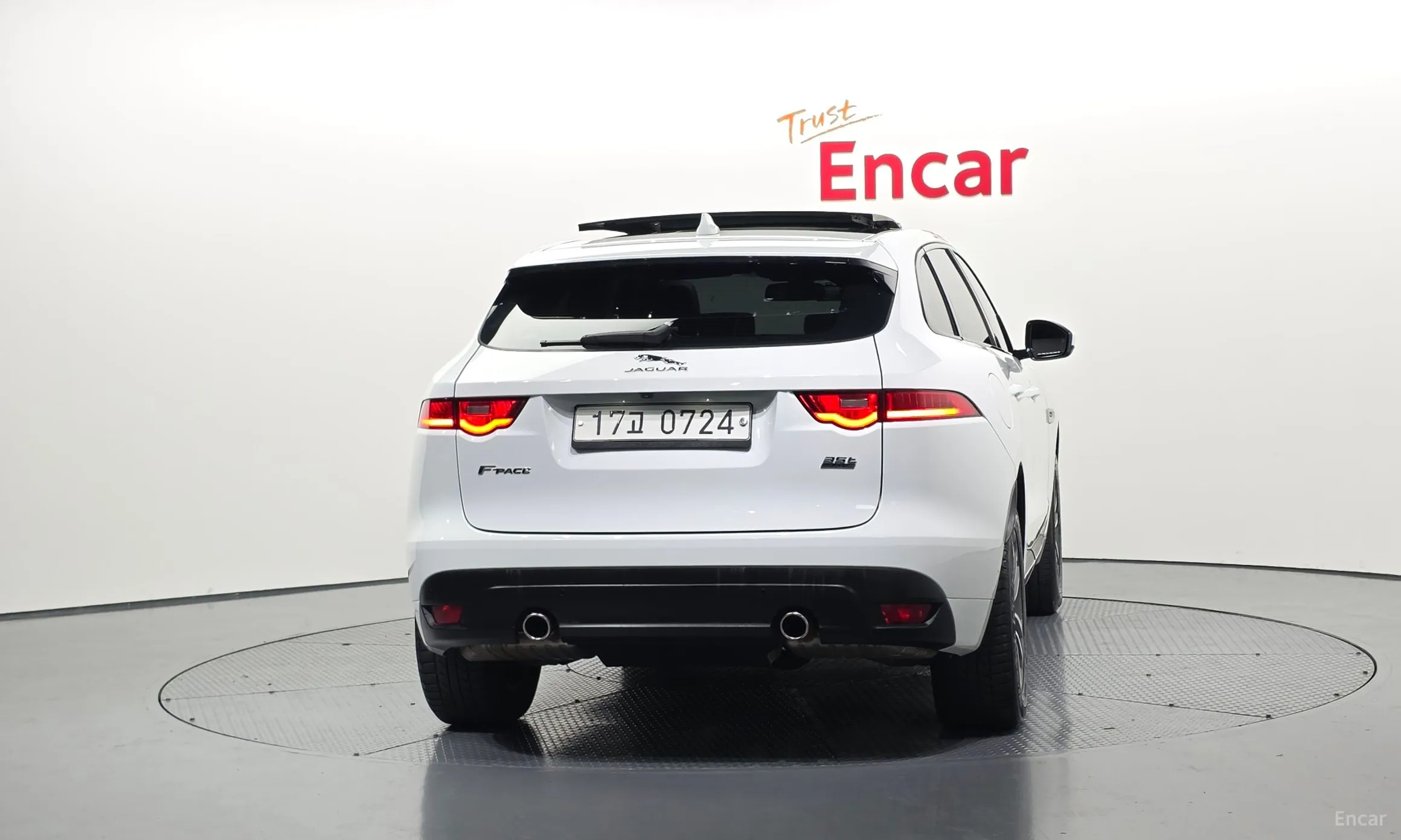 Jaguar F-PACE превью 4