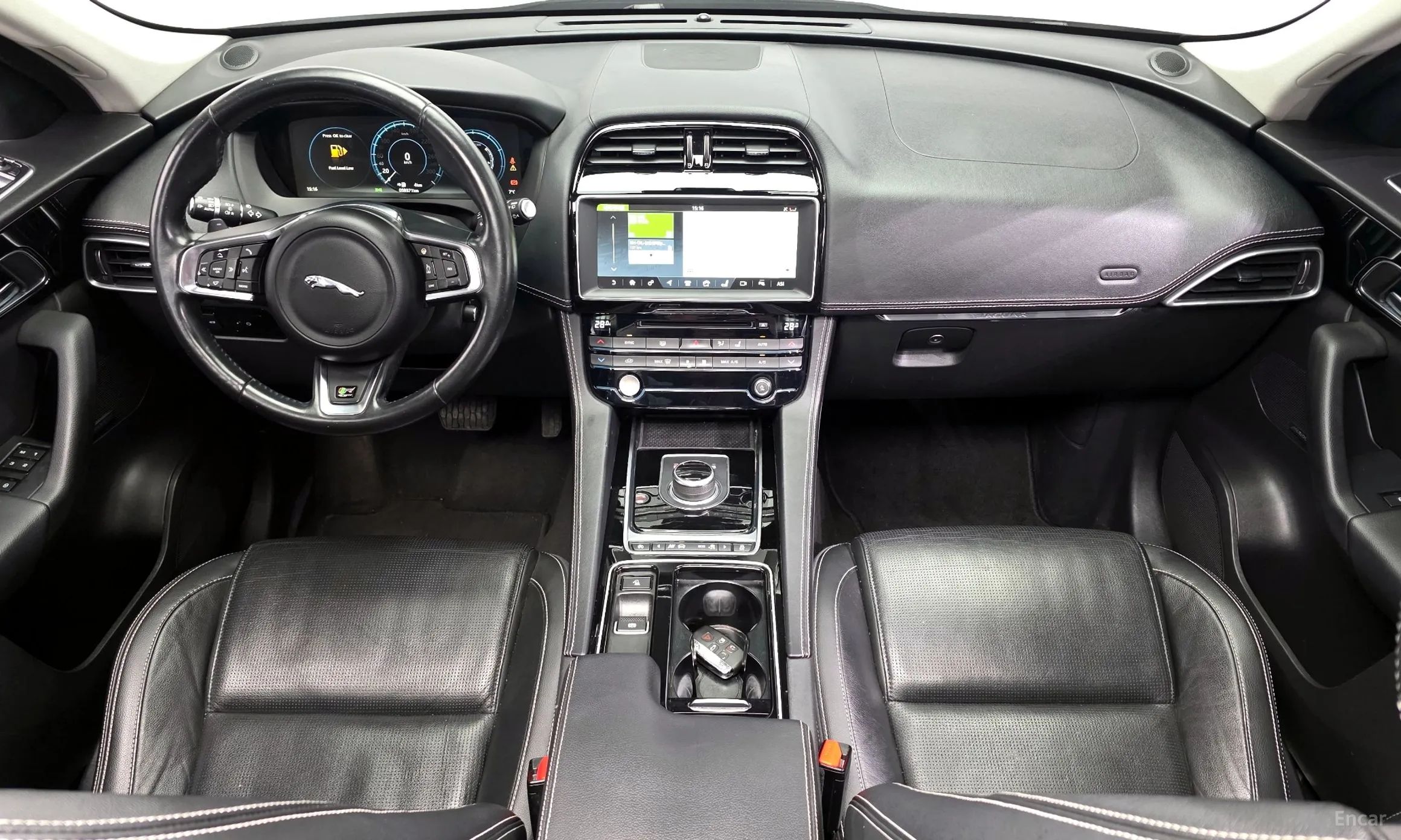 Jaguar F-PACE превью 7
