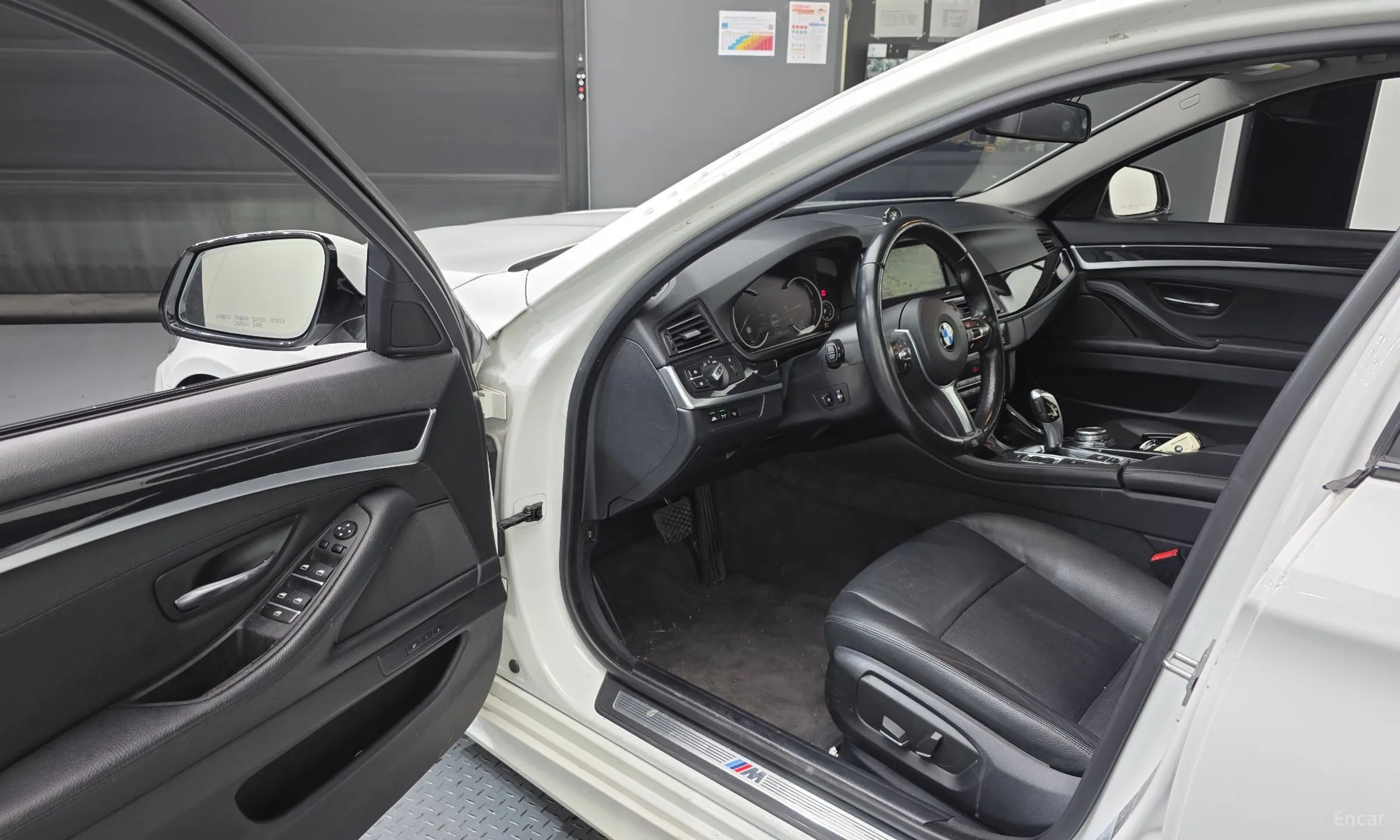 BMW 5 Series (F10) превью 10