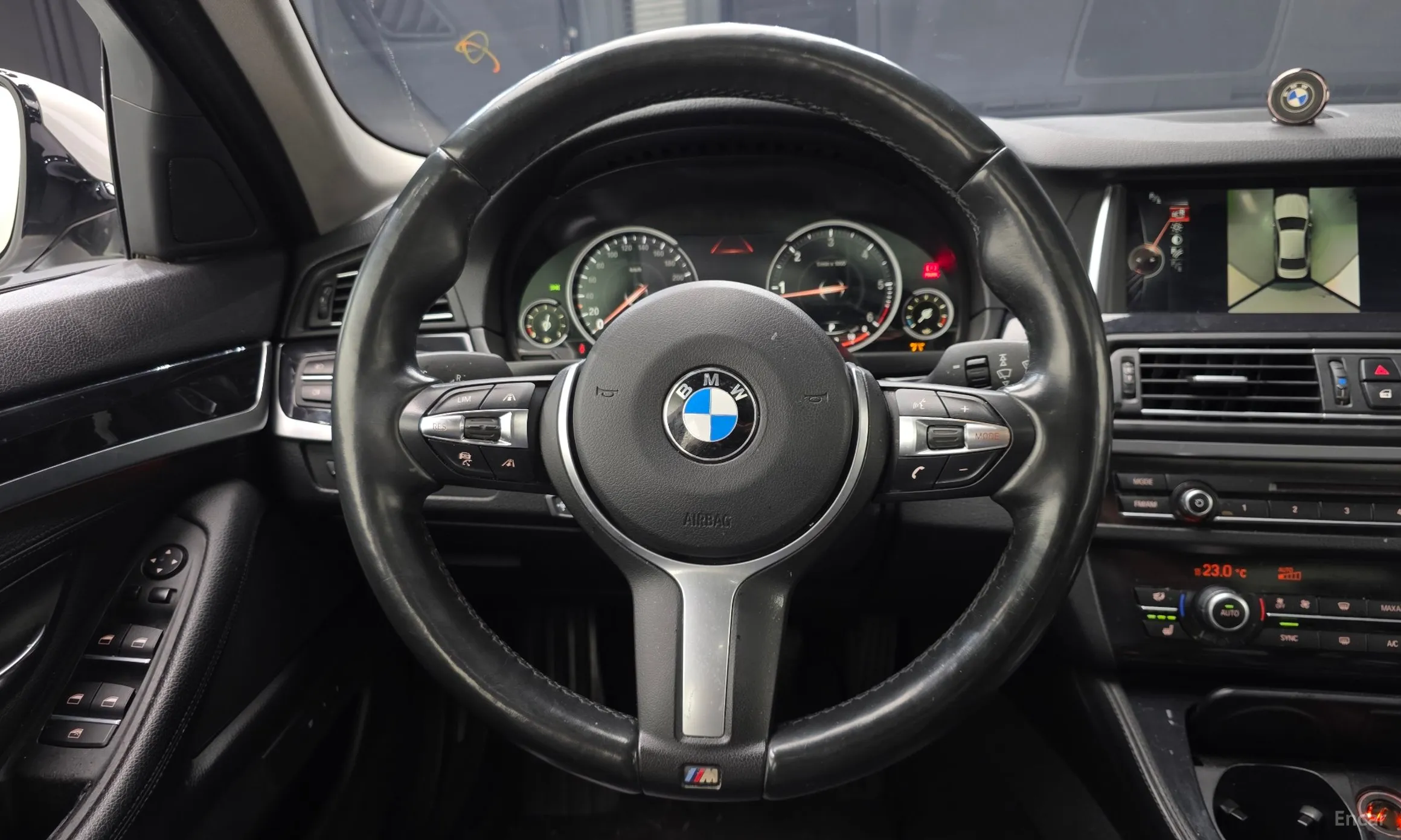 BMW 5 Series (F10) превью 13