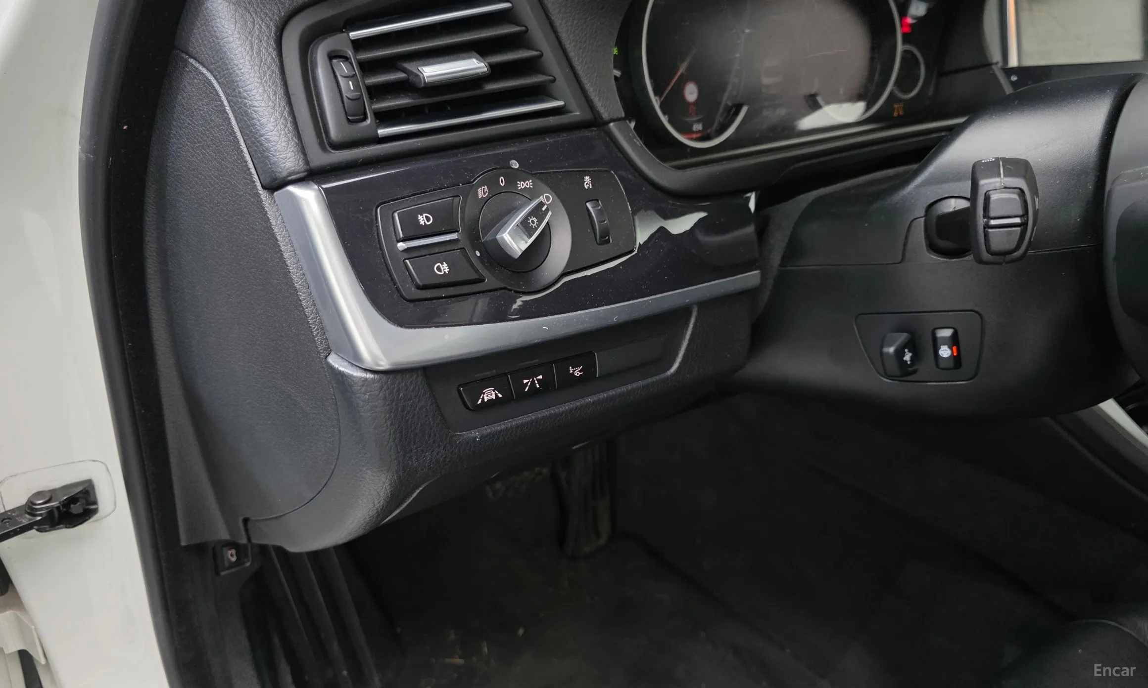 BMW 5 Series (F10) превью 14