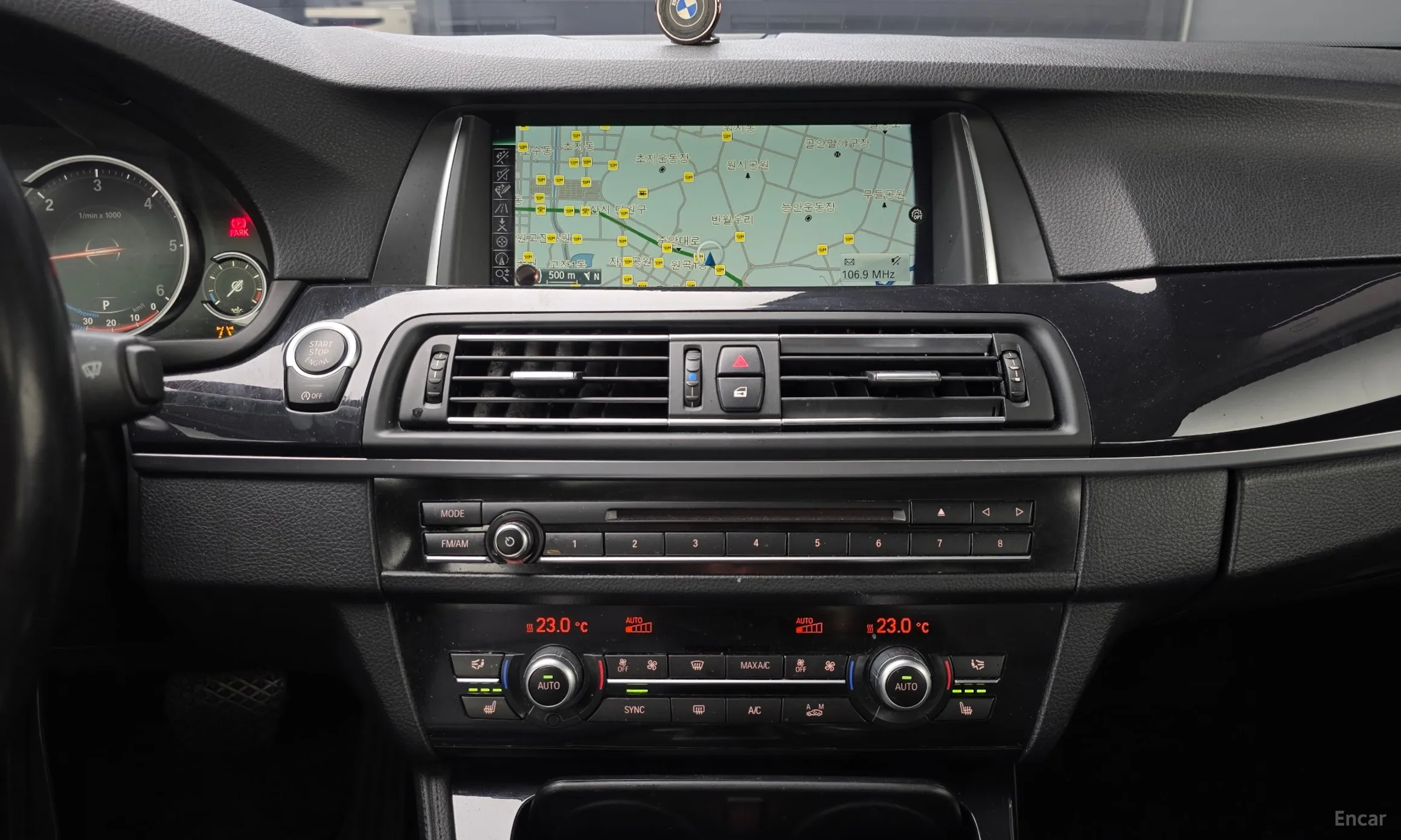 BMW 5 Series (F10) превью 17