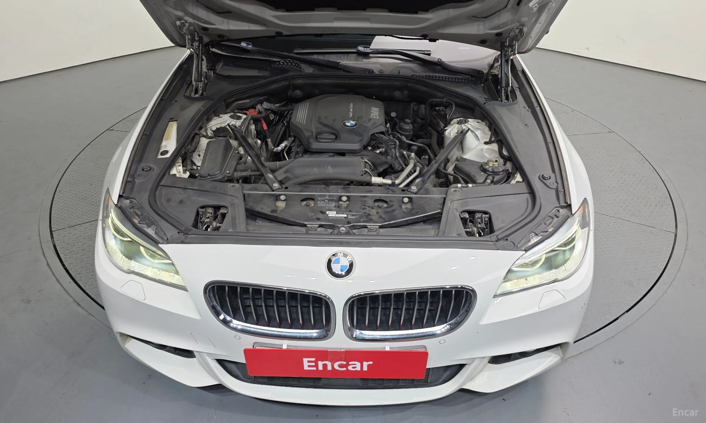 BMW 5 Series (F10) превью 6