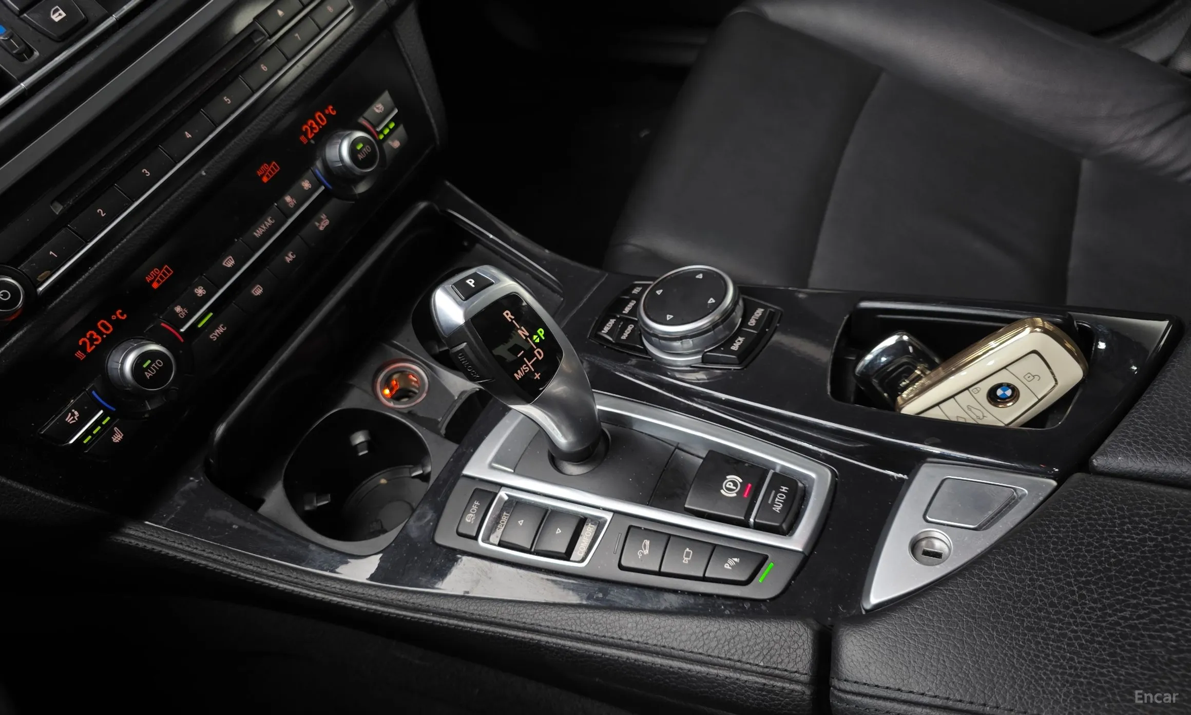 BMW 5 Series (F10) превью 9