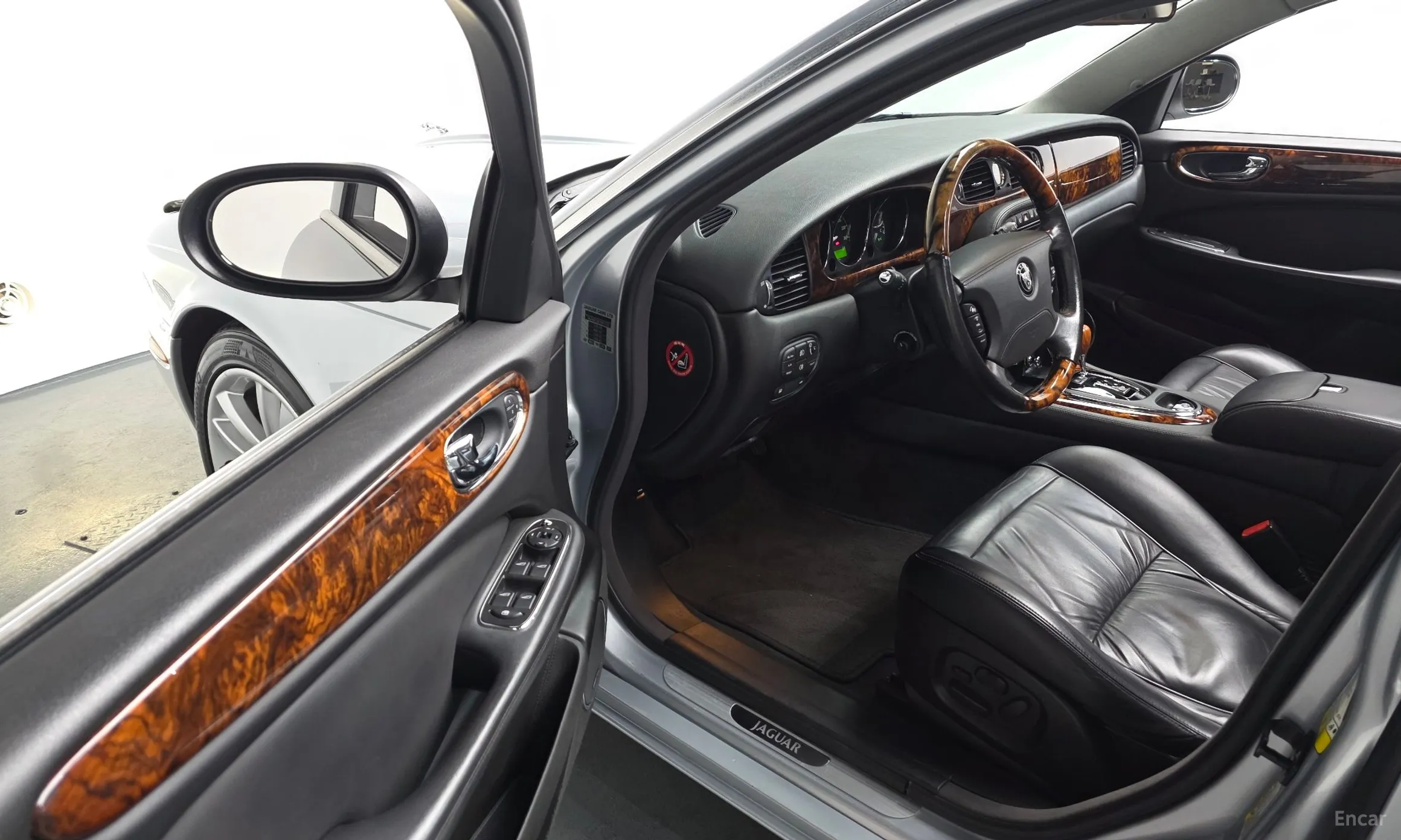 Jaguar New XJ превью 12
