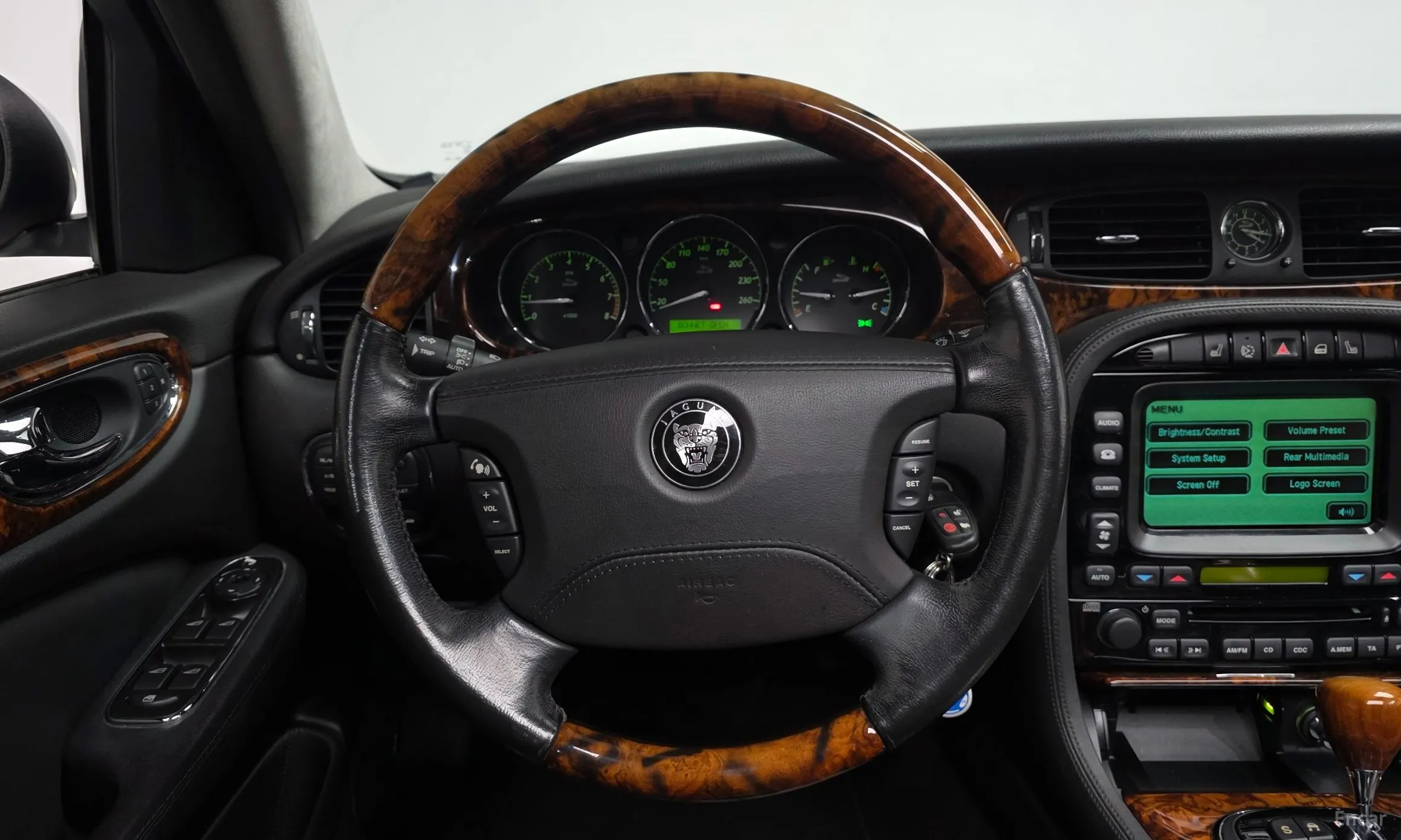 Jaguar New XJ превью 13