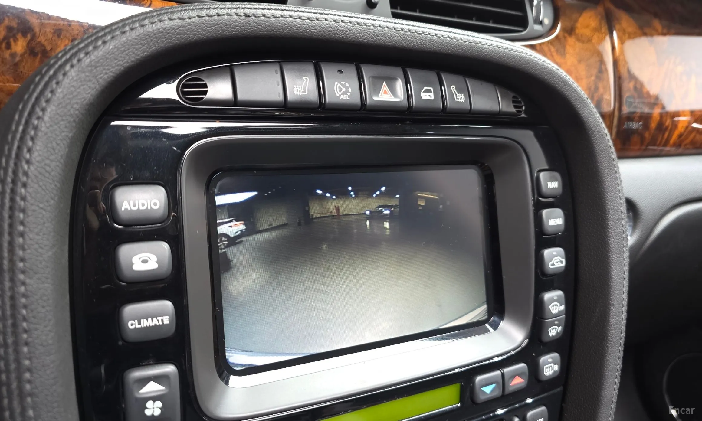 Jaguar New XJ превью 16