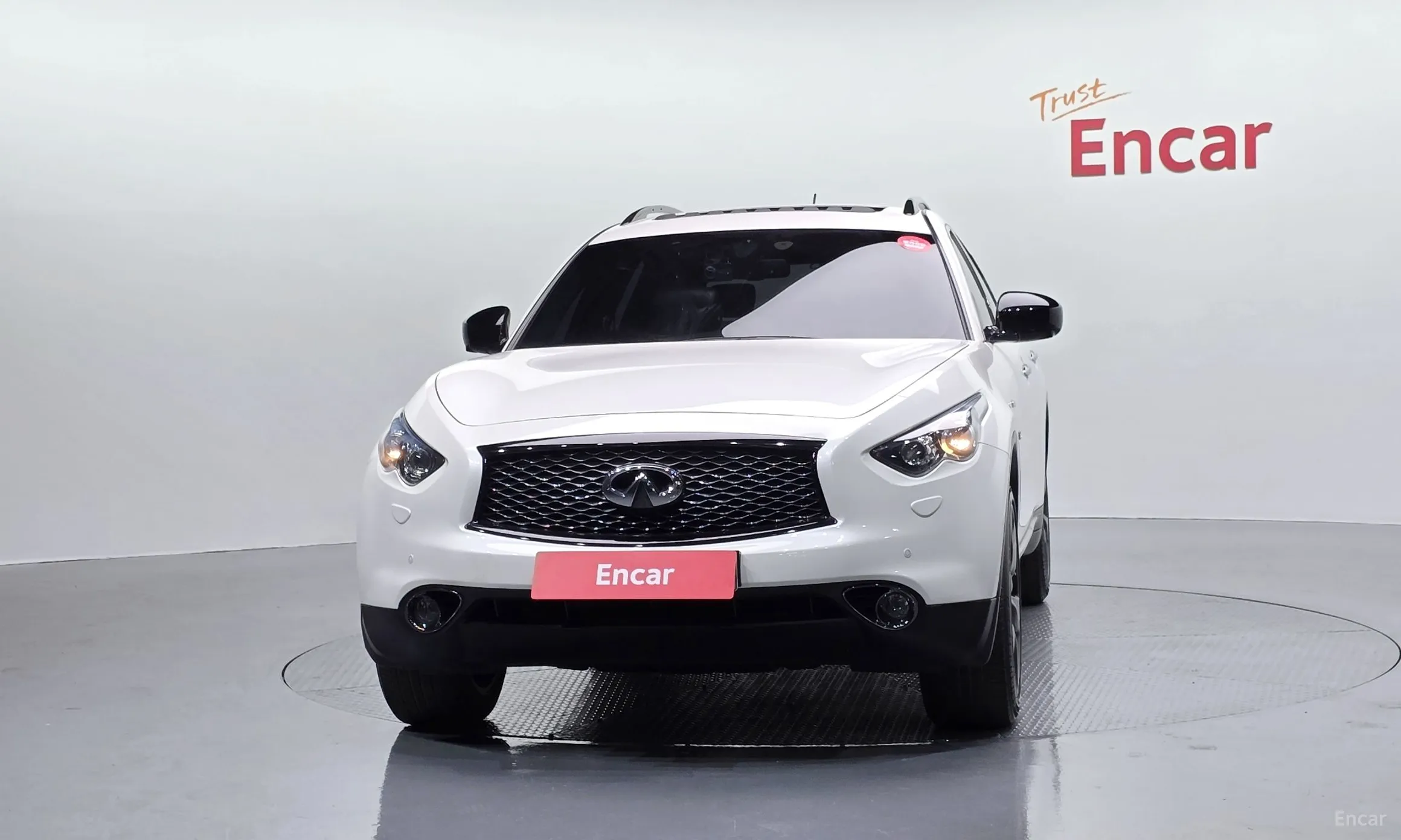 Infiniti QX70 превью 3