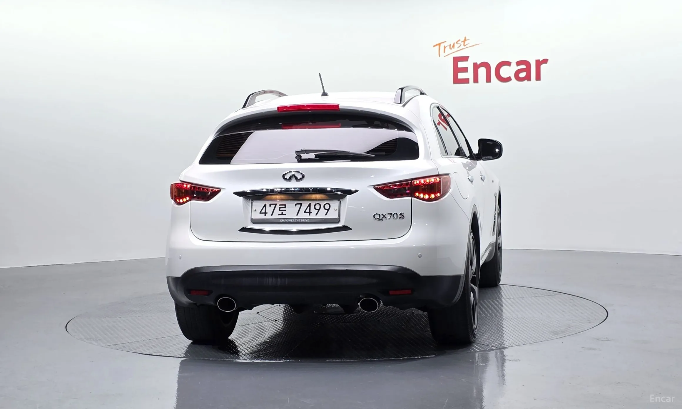 Infiniti QX70 превью 4