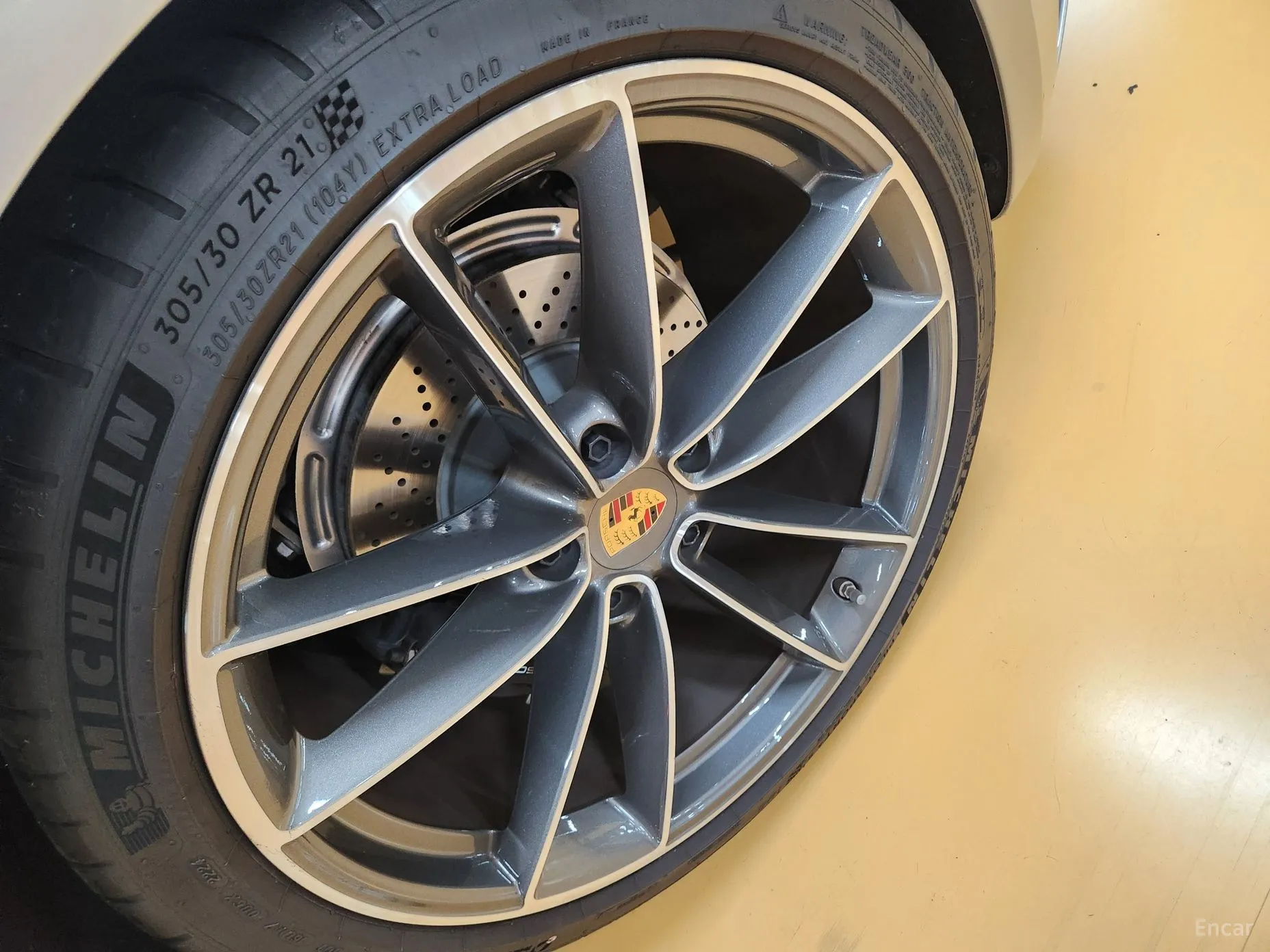 Porsche 911 (992) превью 16