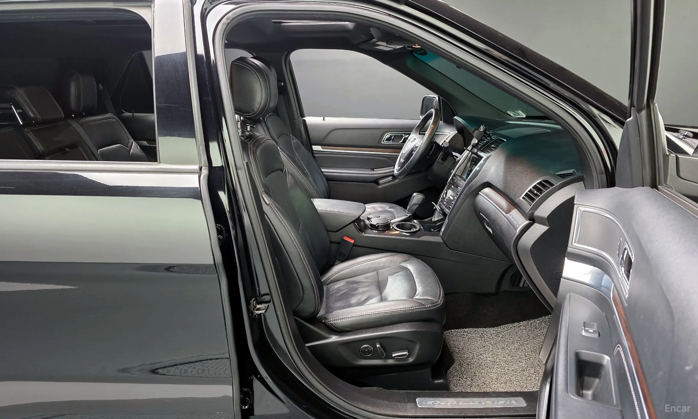 Ford Explorer превью 10