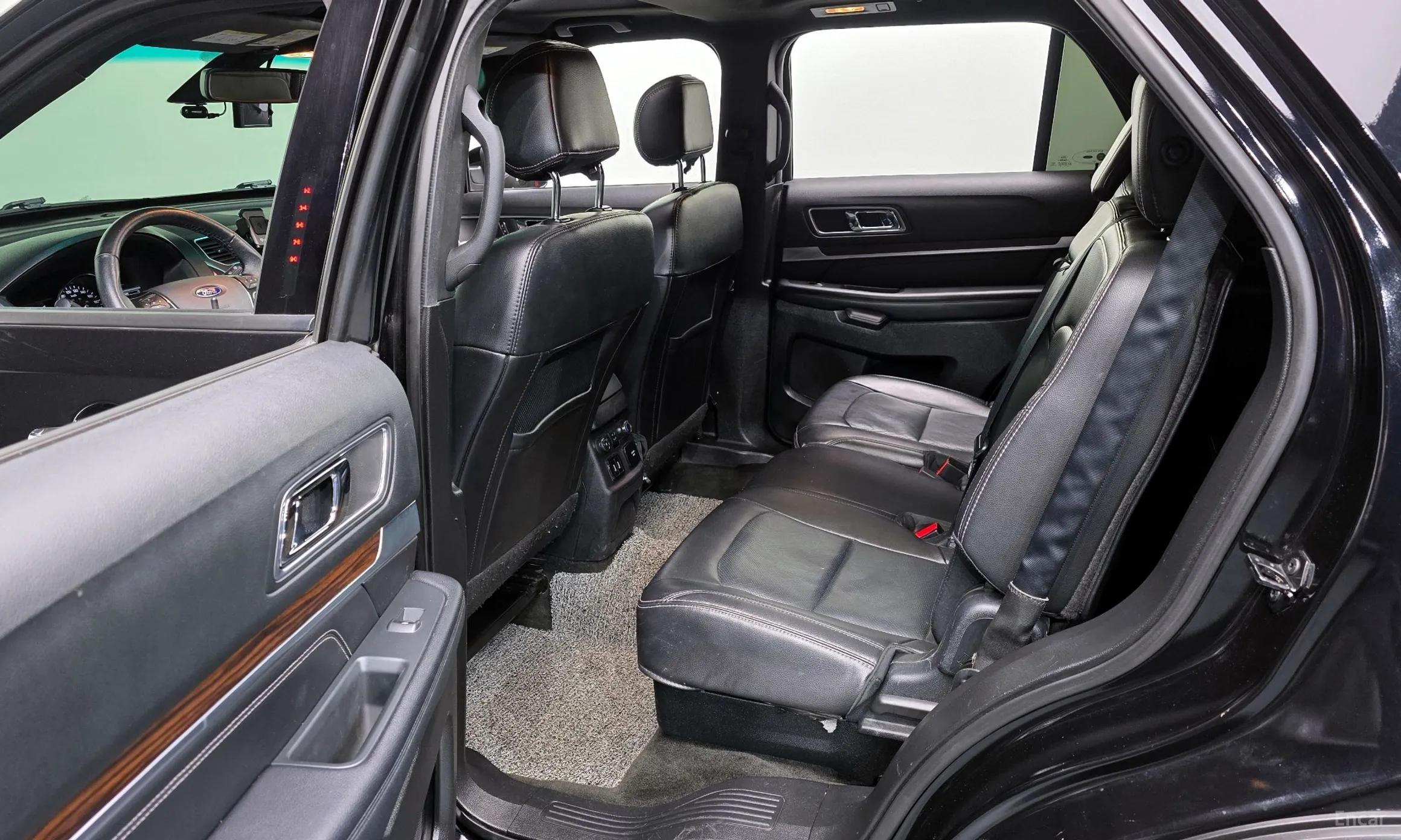 Ford Explorer превью 12