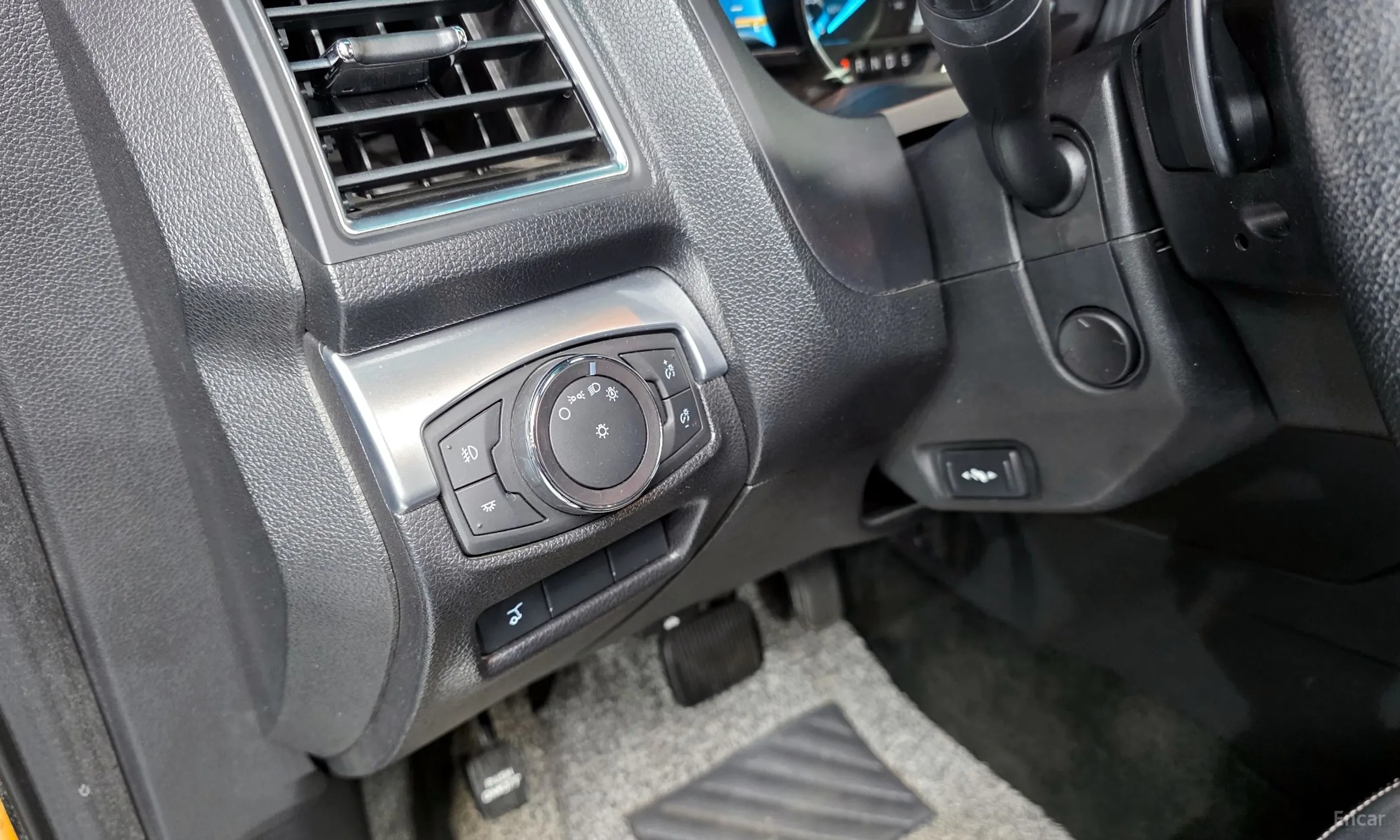 Ford Explorer превью 17