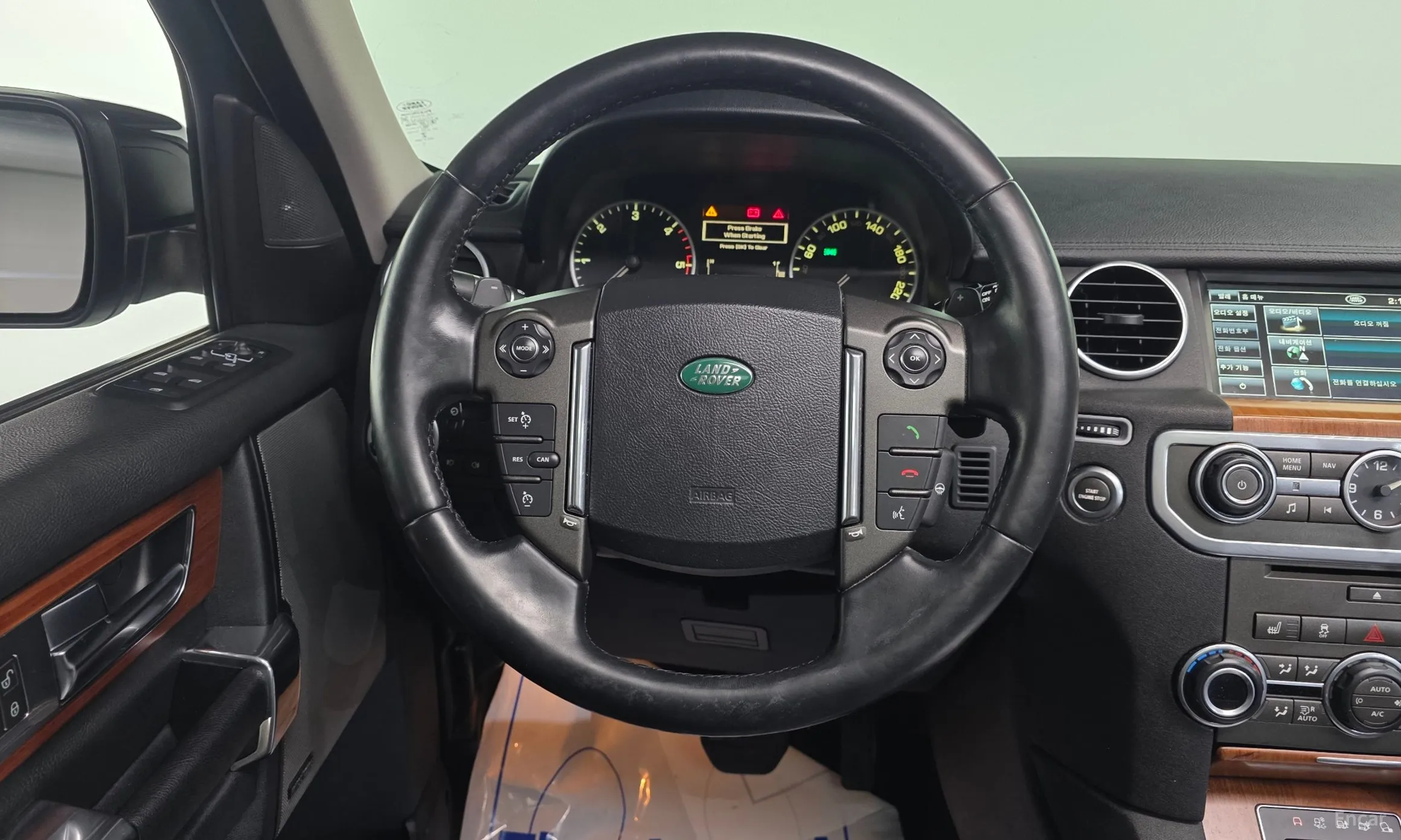 Land Rover Discovery 4 превью 13