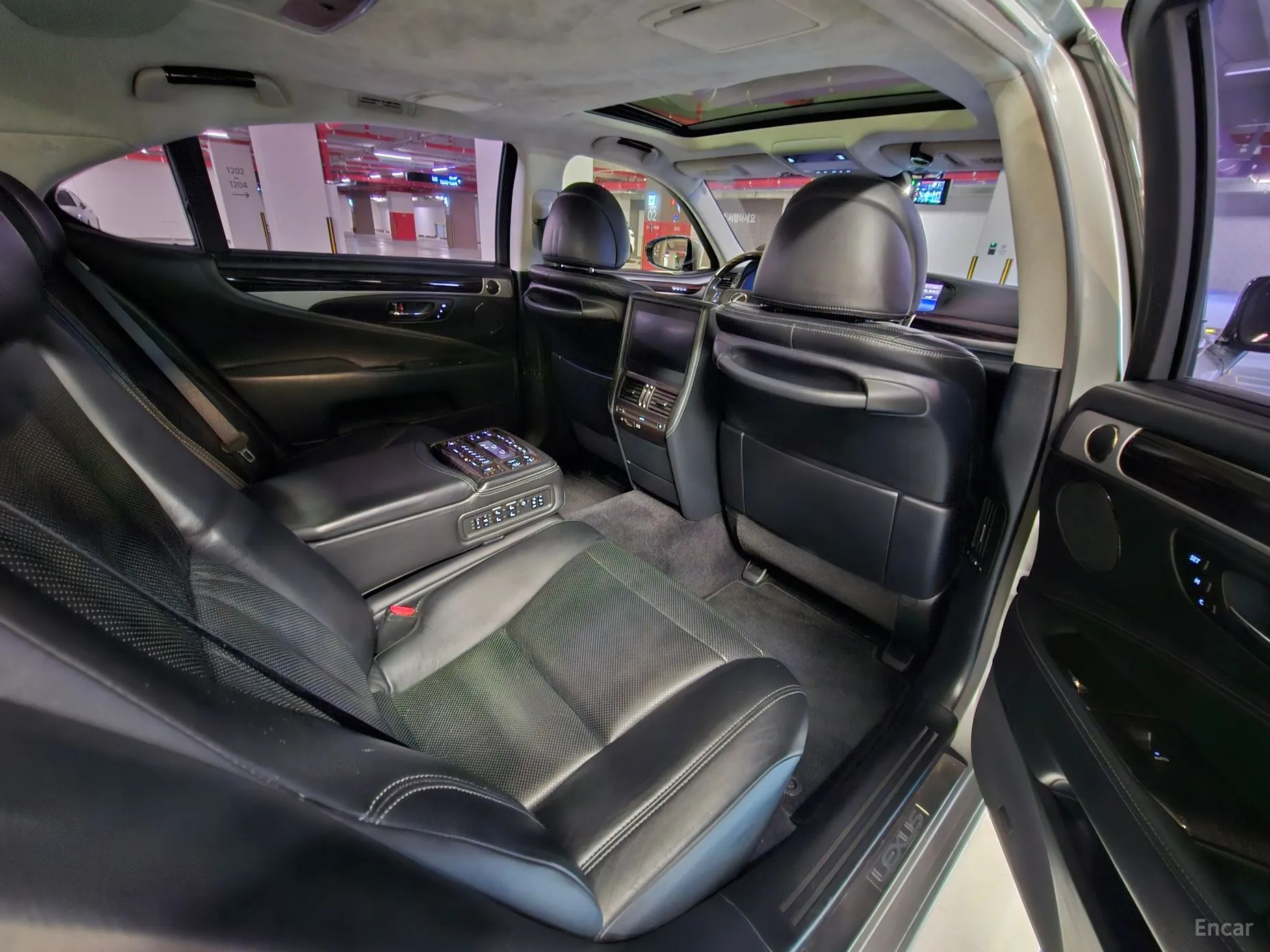 Lexus LS600hL превью 14