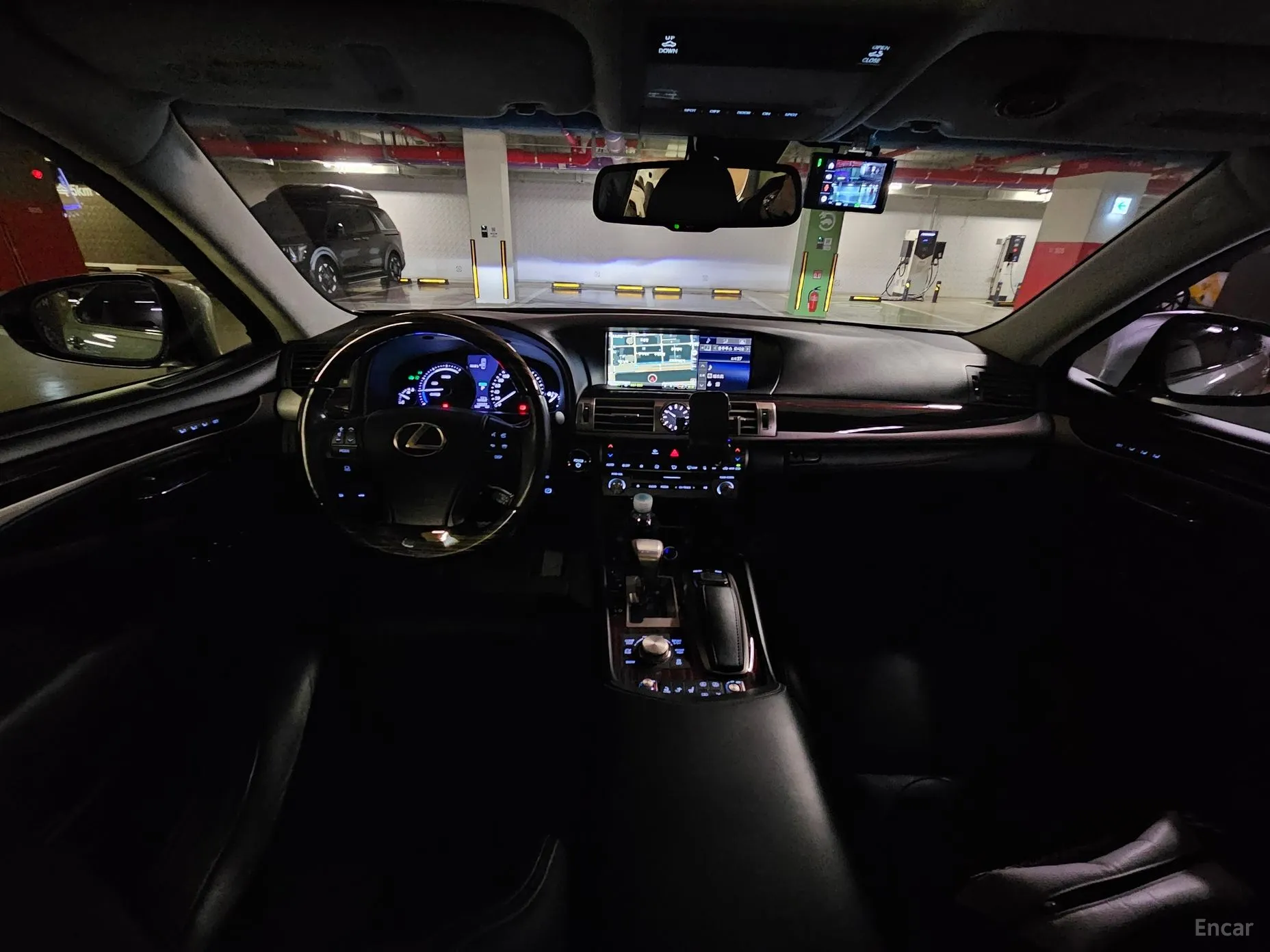 Lexus LS600hL превью 18