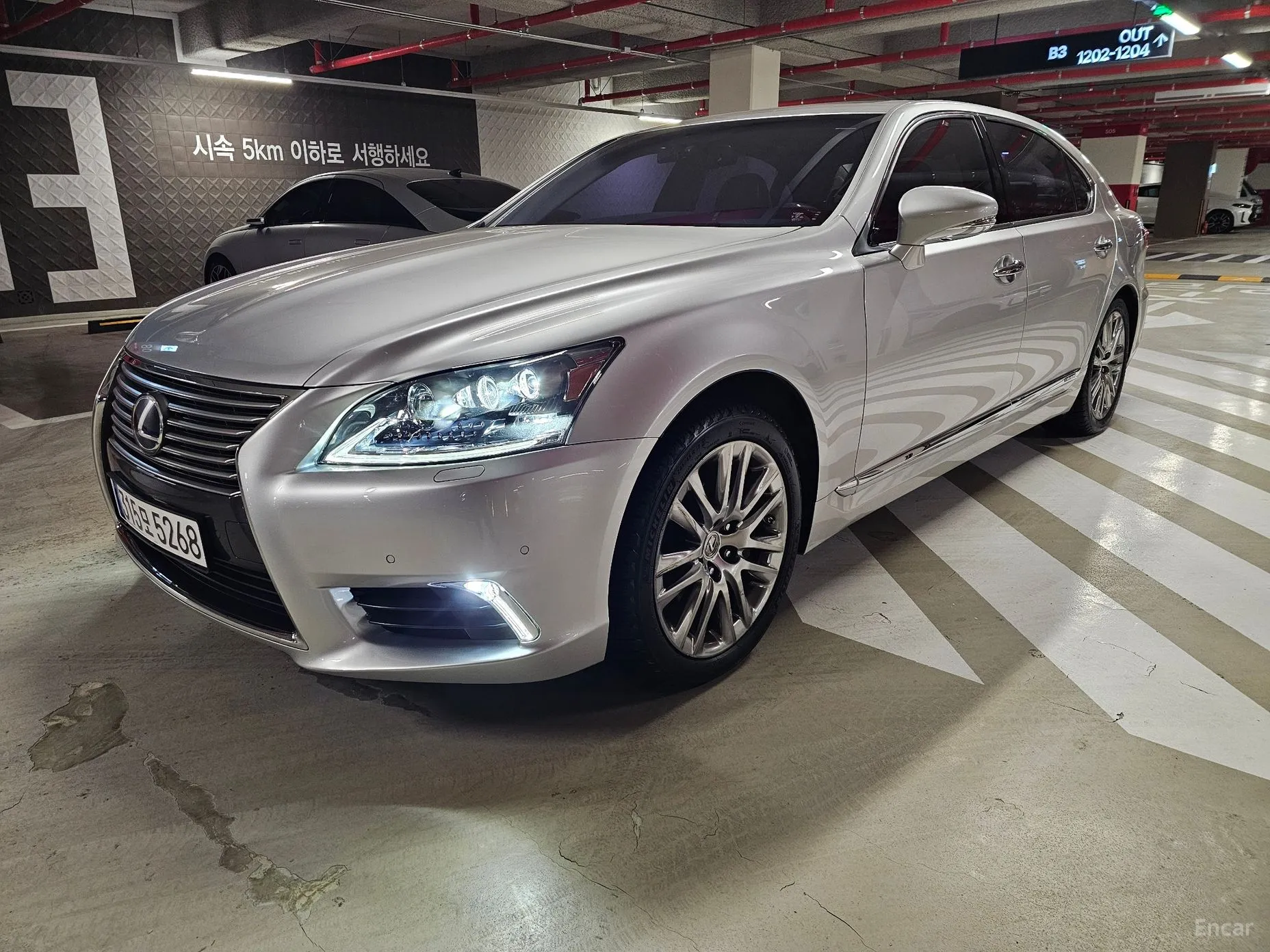 Lexus LS600hL превью 3