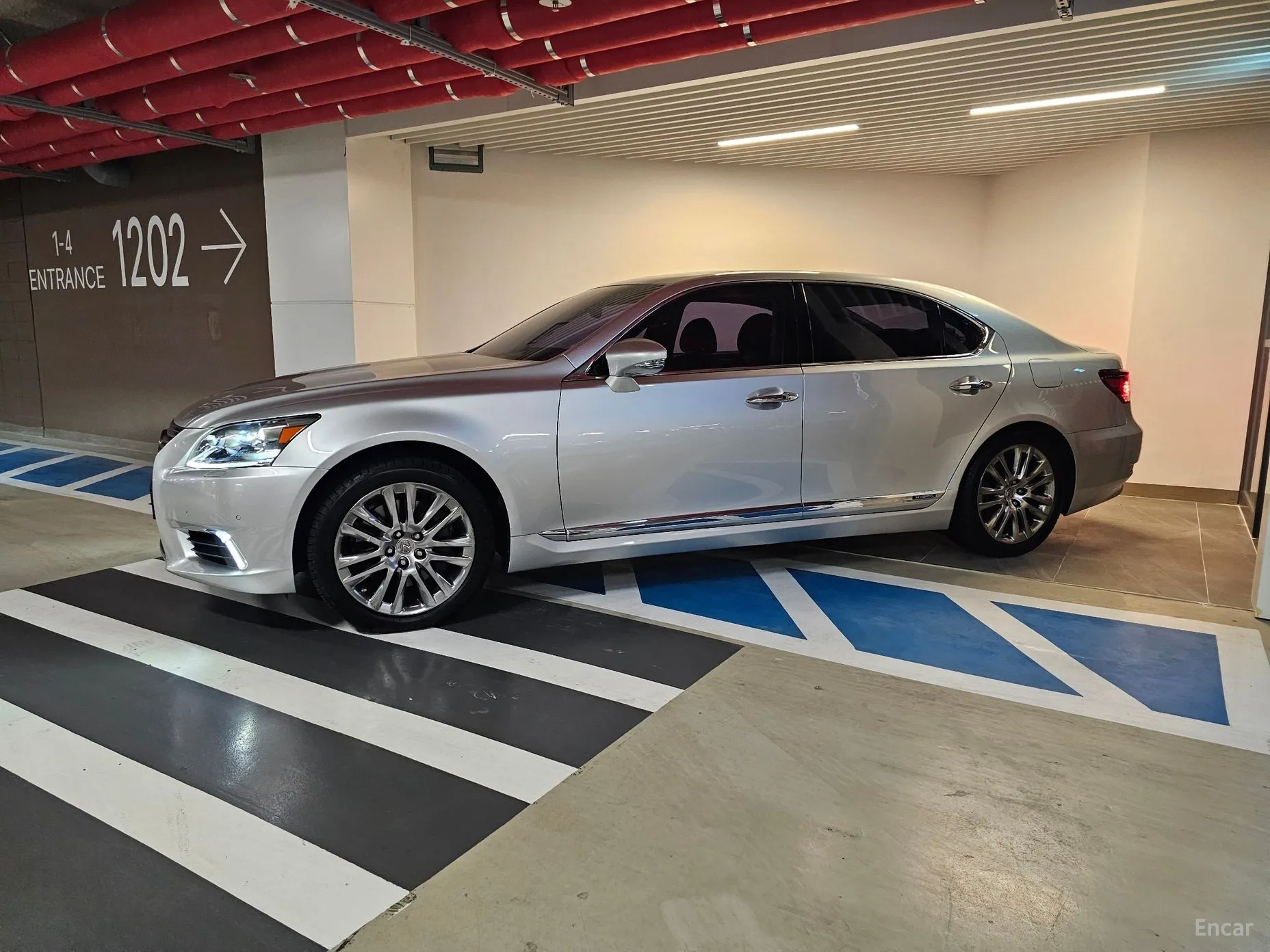 Lexus LS600hL превью 4