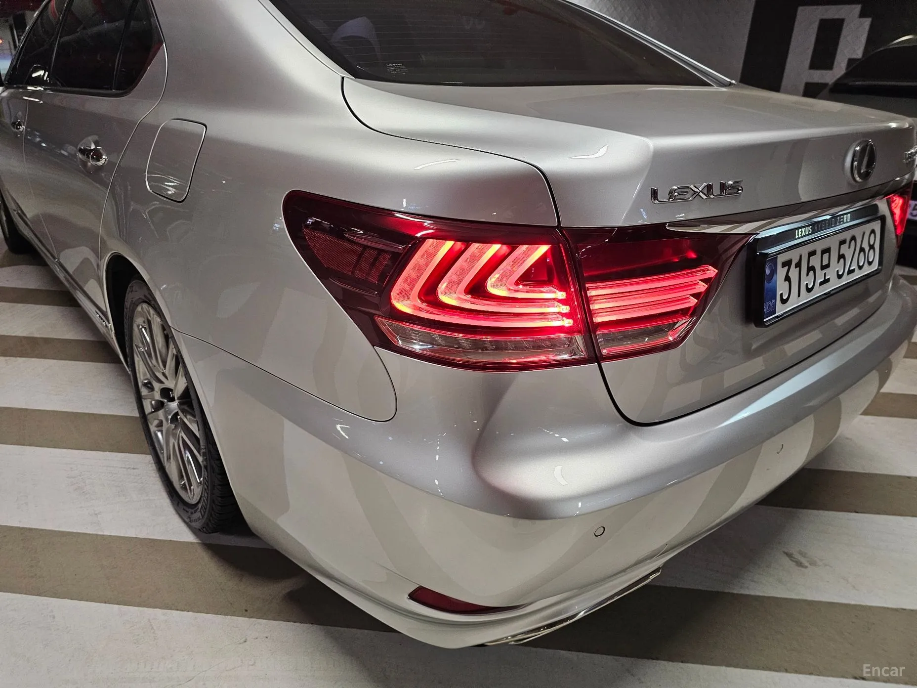 Lexus LS600hL превью 8