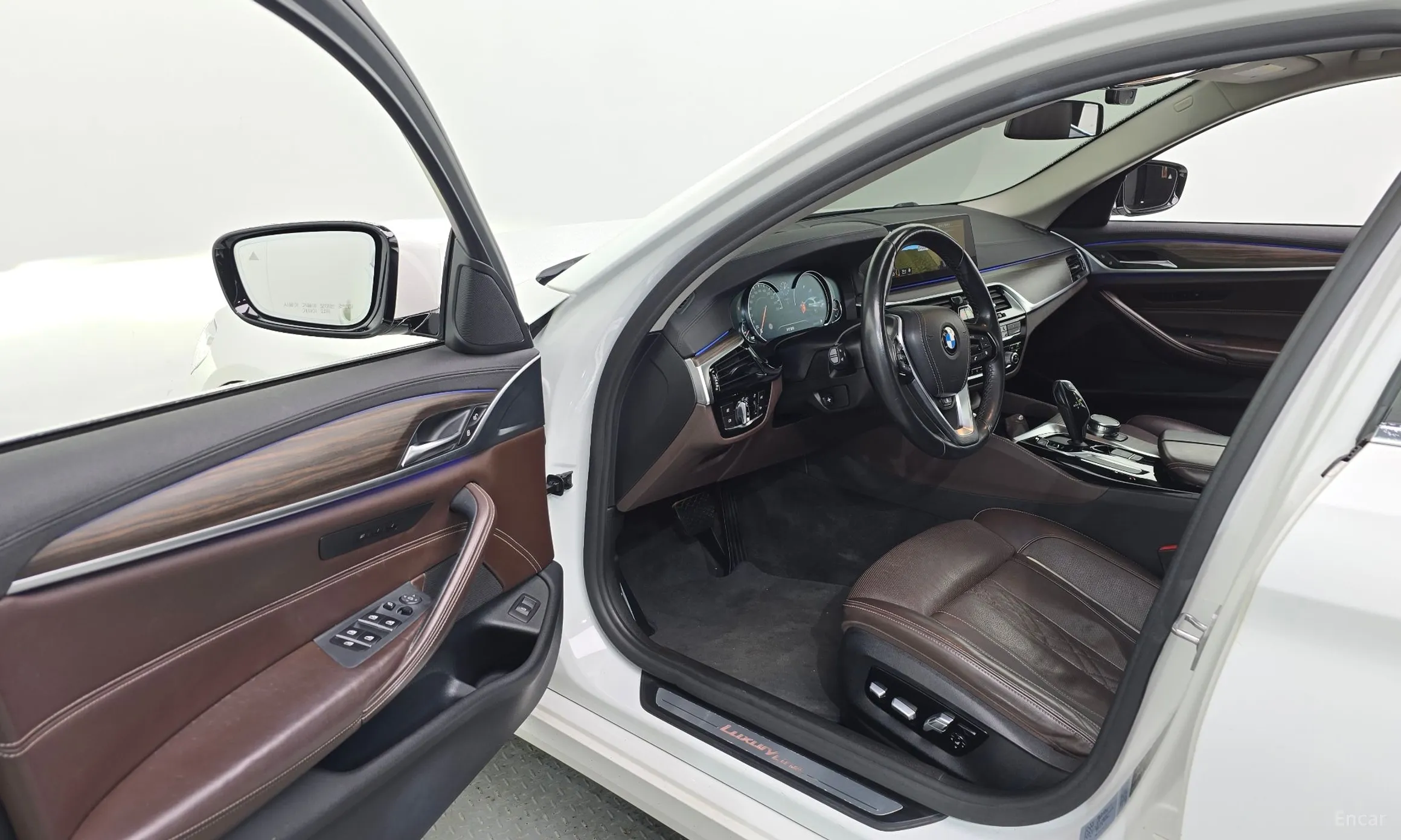 BMW 5 Series (G30) превью 10