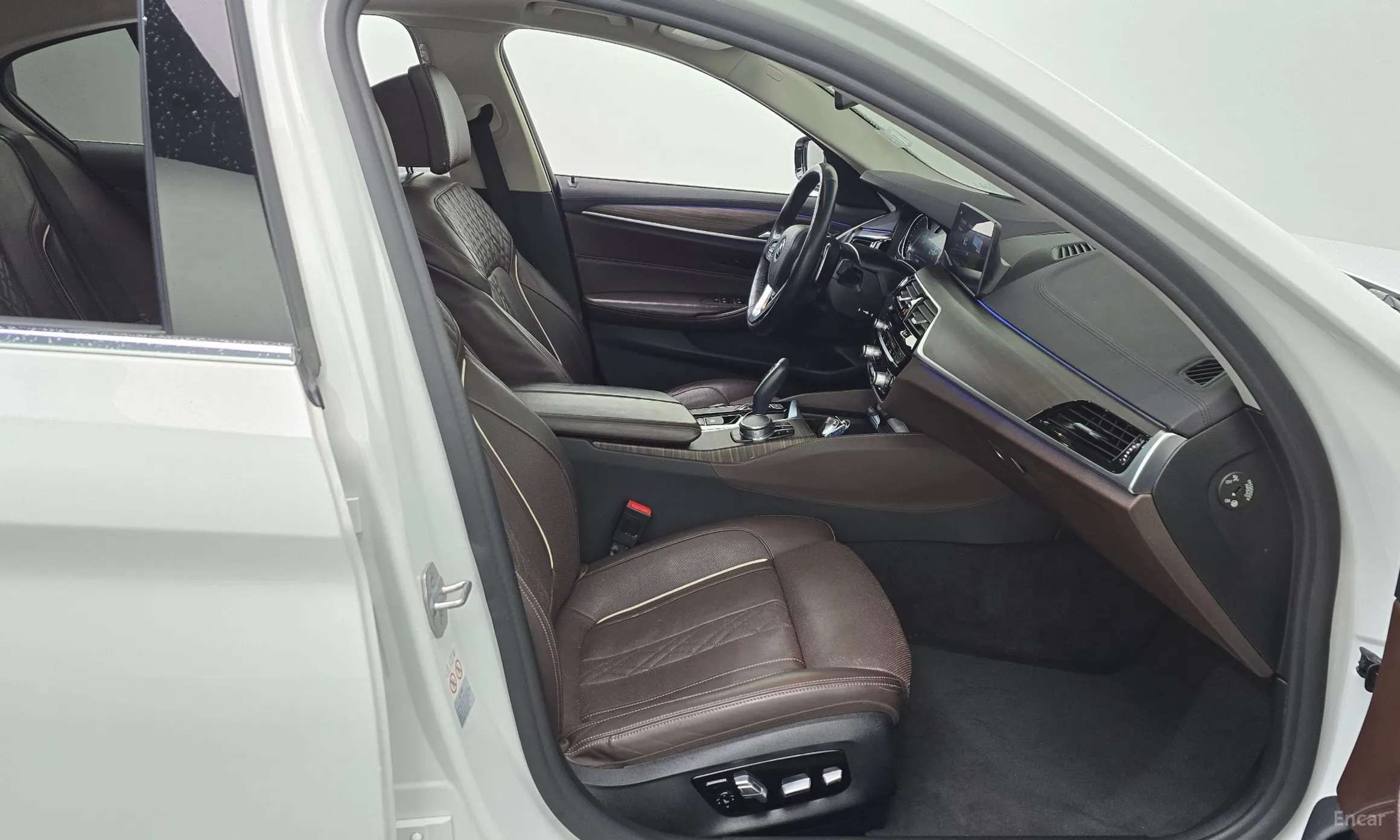 BMW 5 Series (G30) превью 11