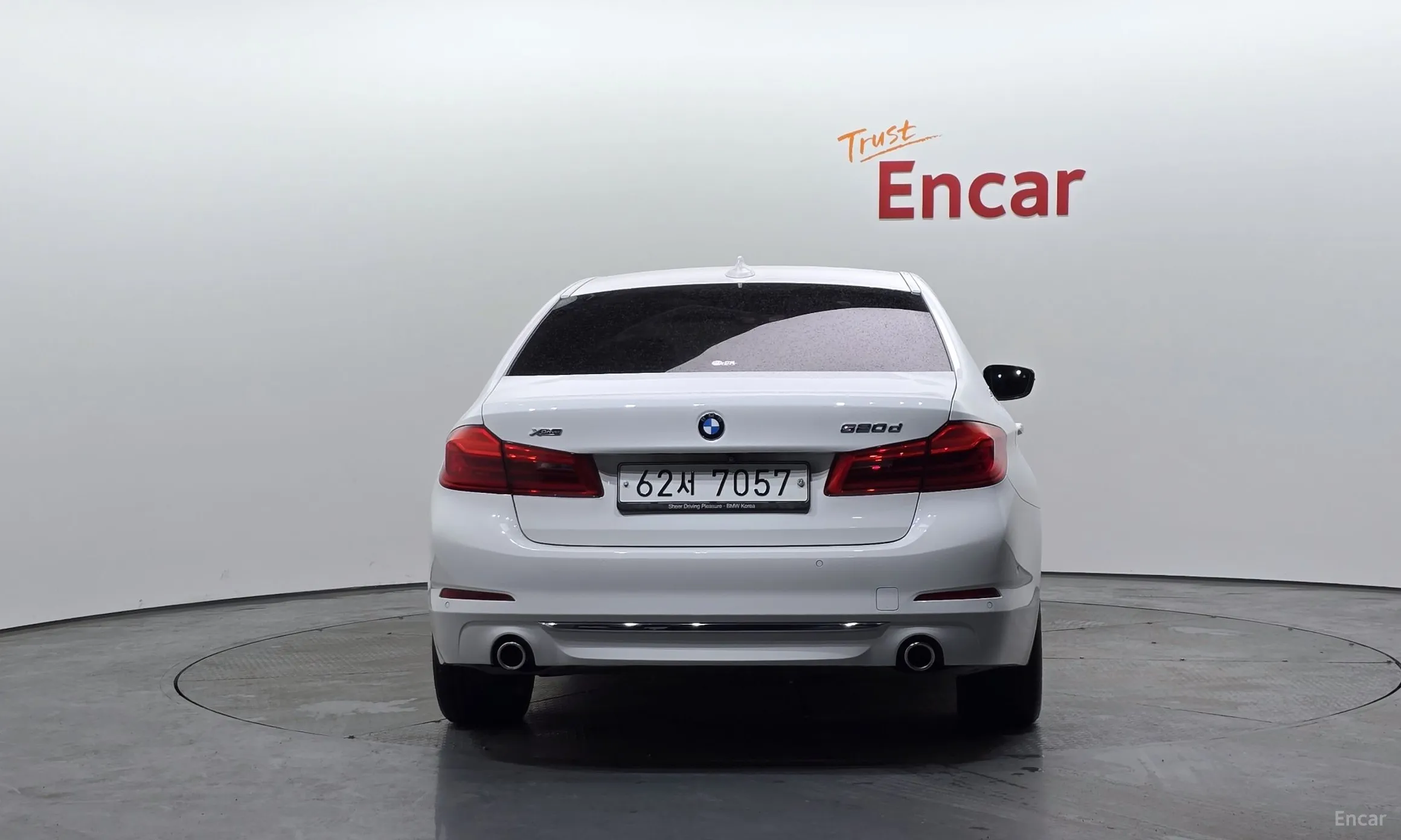BMW 5 Series (G30) превью 4