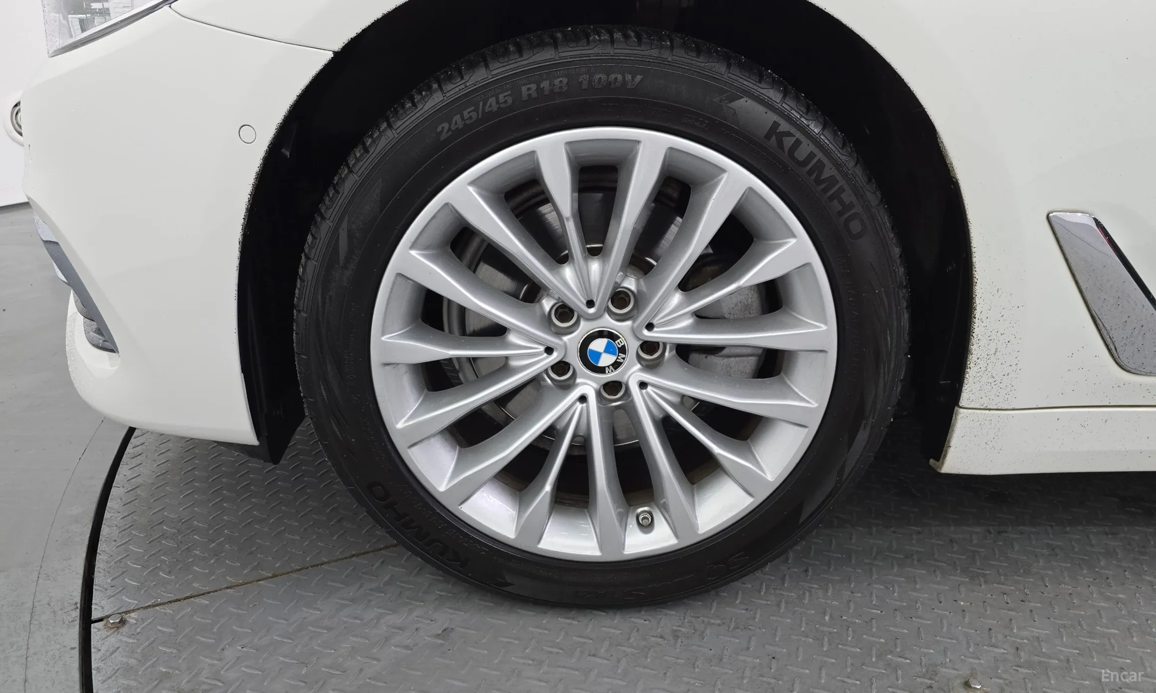 BMW 5 Series (G30) превью 5