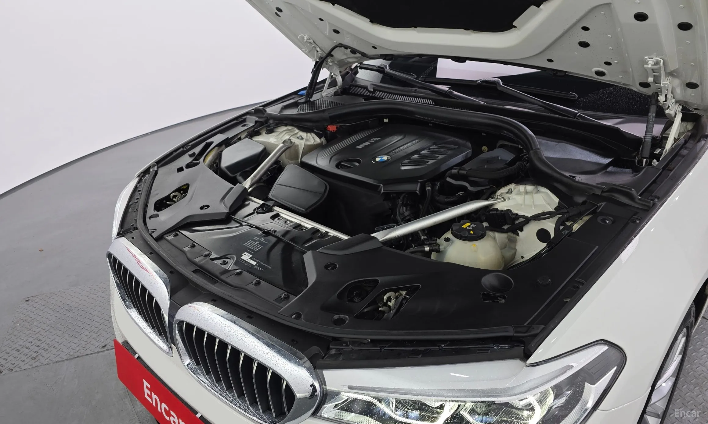 BMW 5 Series (G30) превью 6