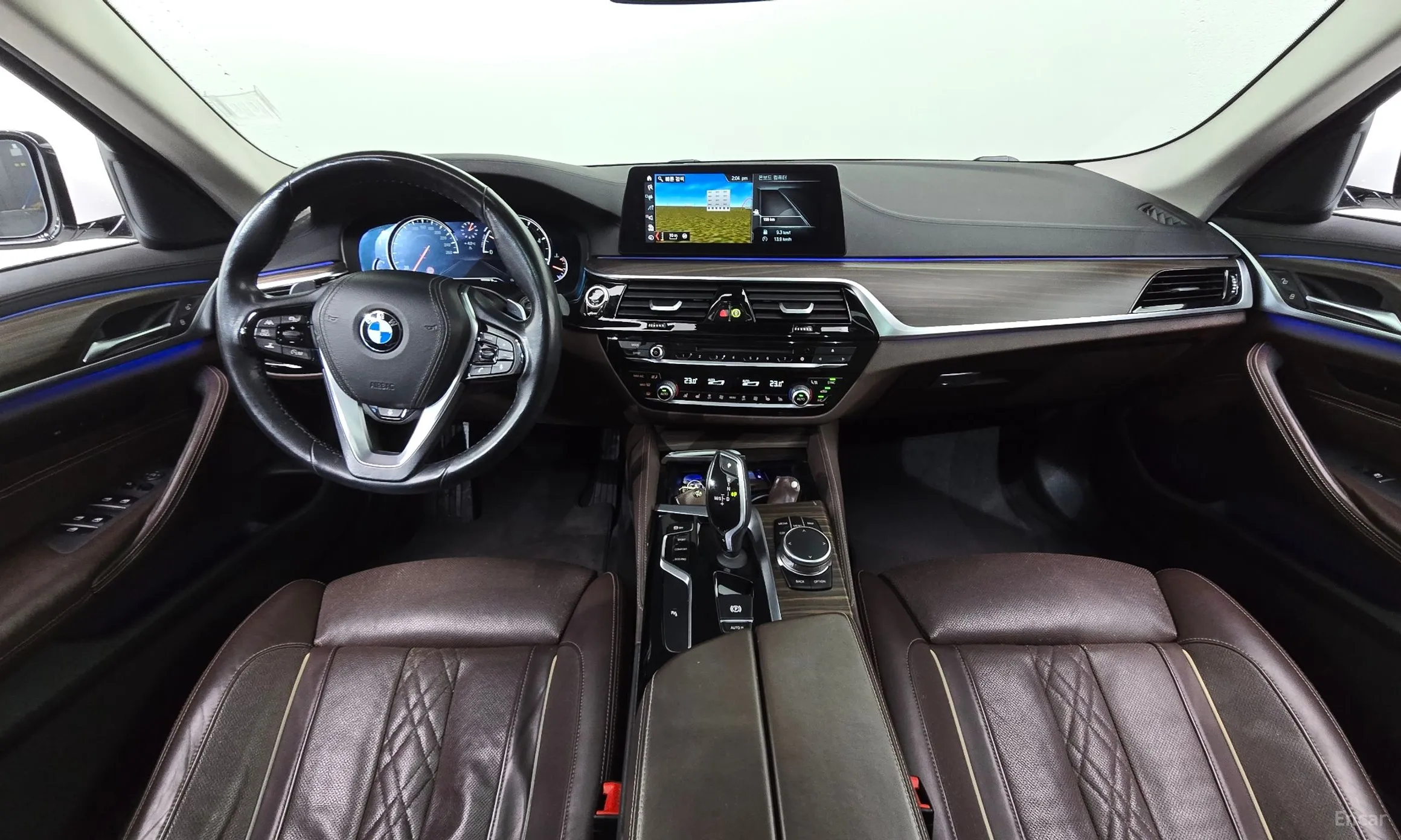 BMW 5 Series (G30) превью 7