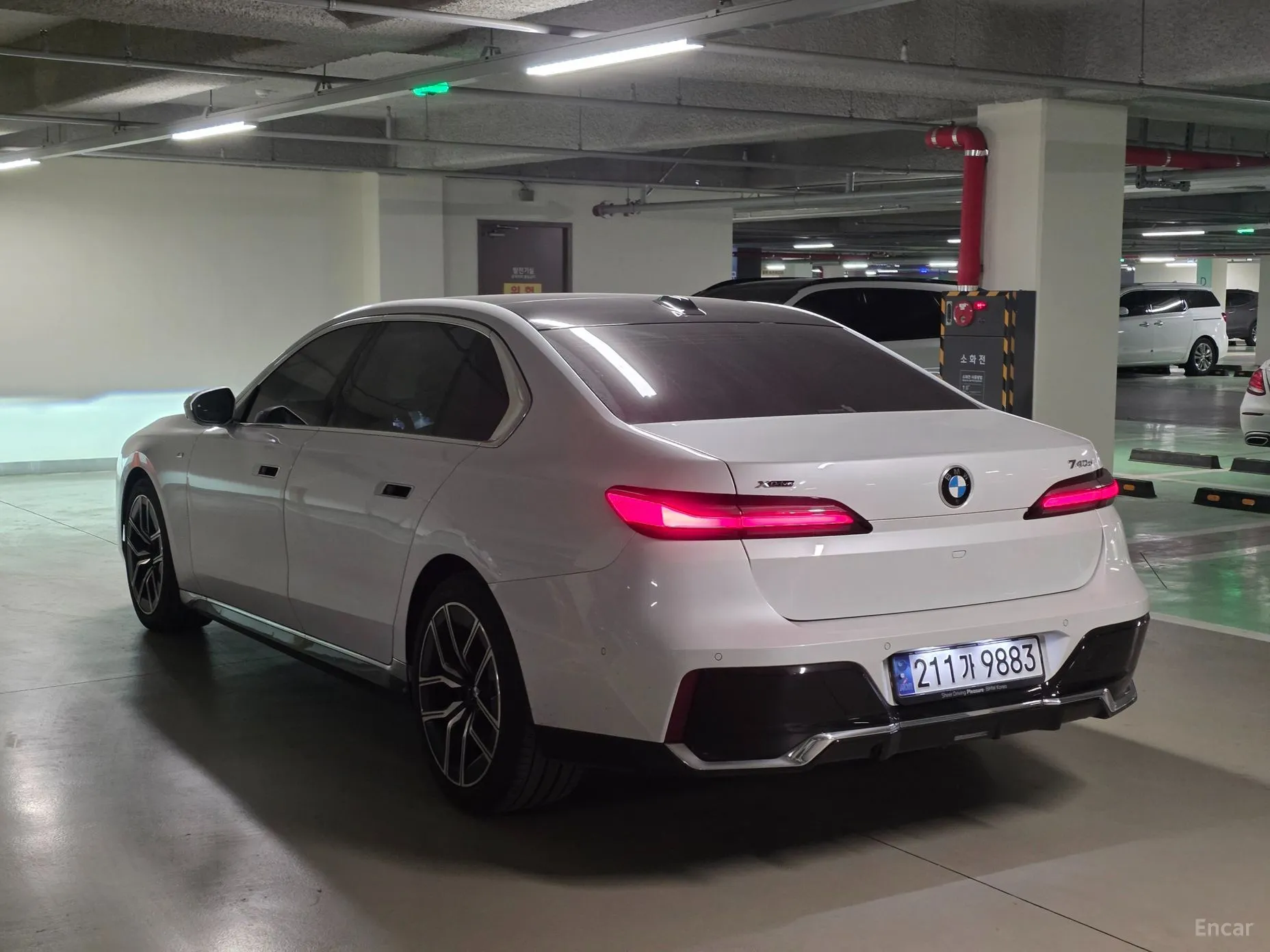 BMW 7 Series (G70) превью 5