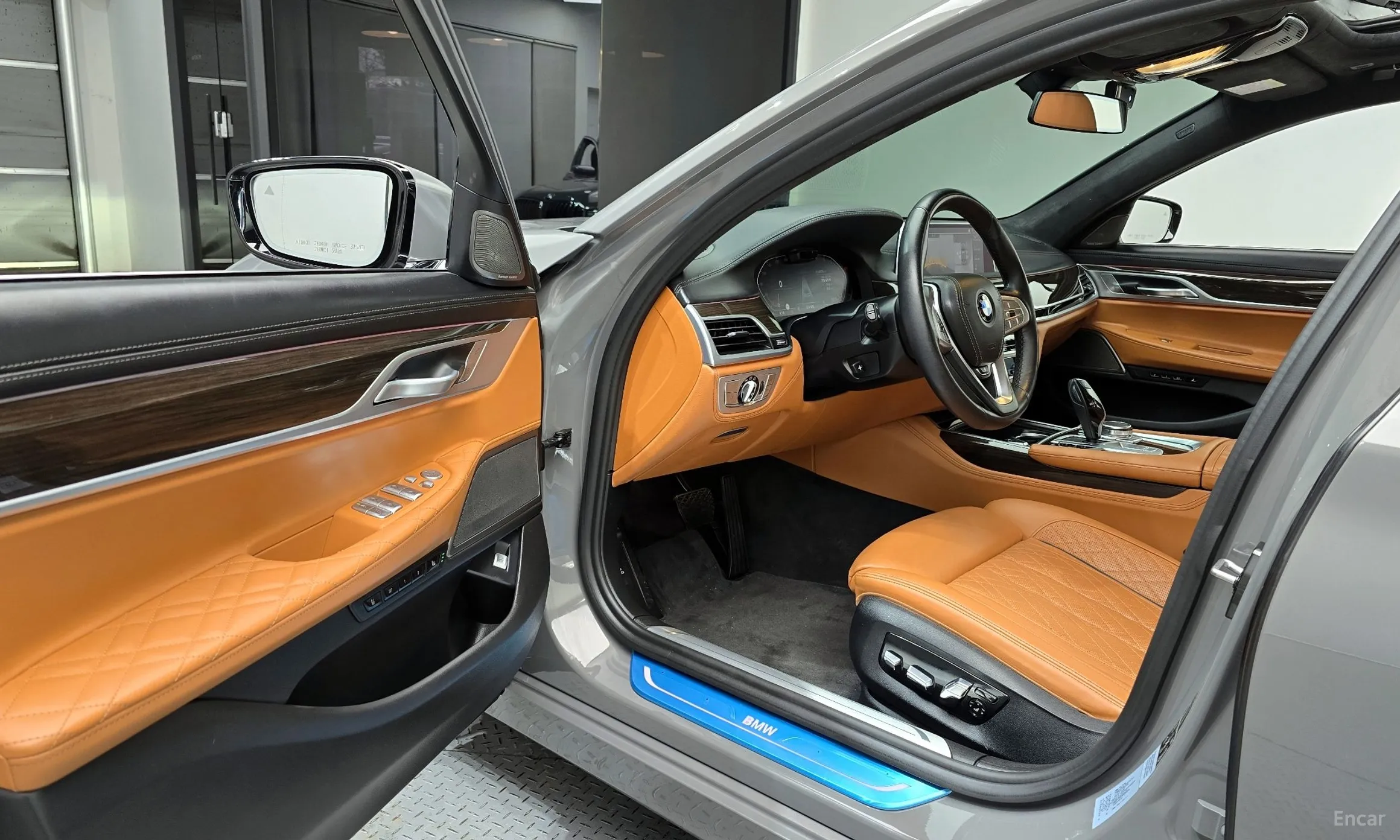 BMW 7 Series (G11) превью 11