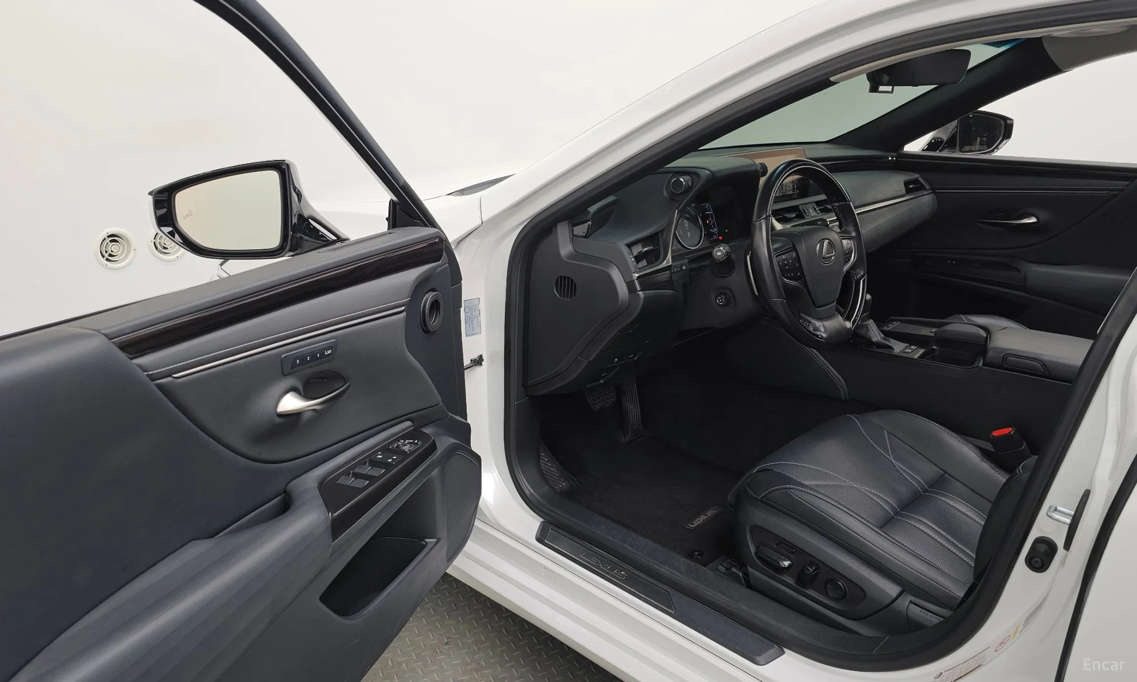 Lexus ES300h 7th Generation превью 10