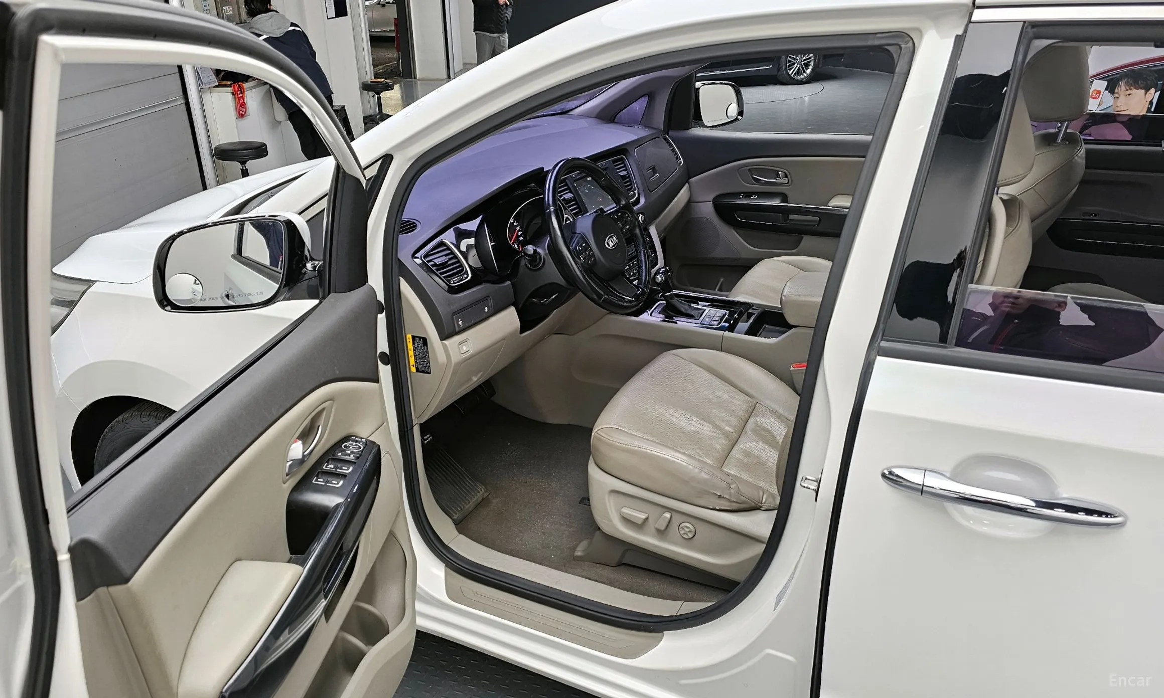 Kia Carnival превью 10