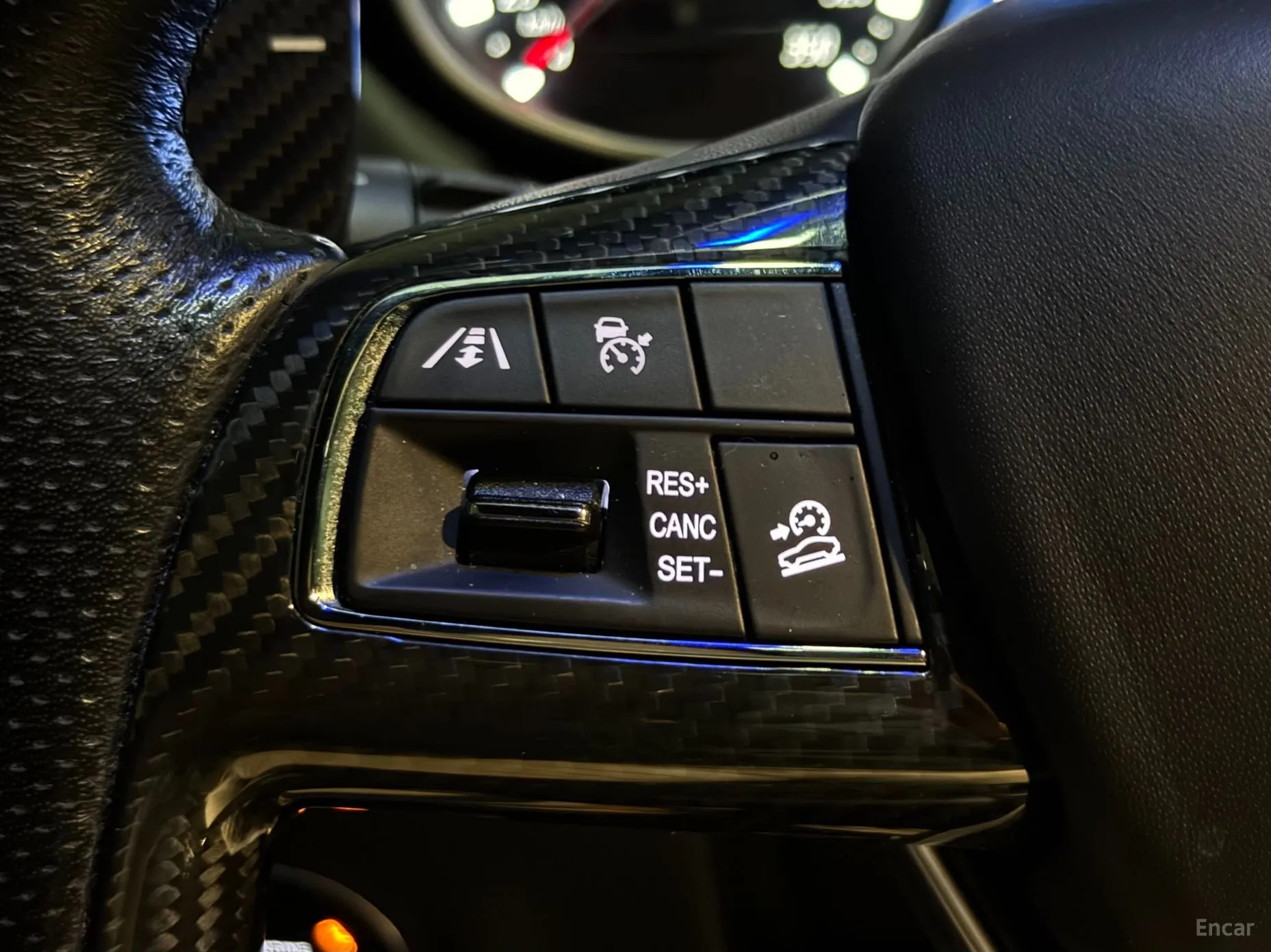 Maserati Levante превью 14