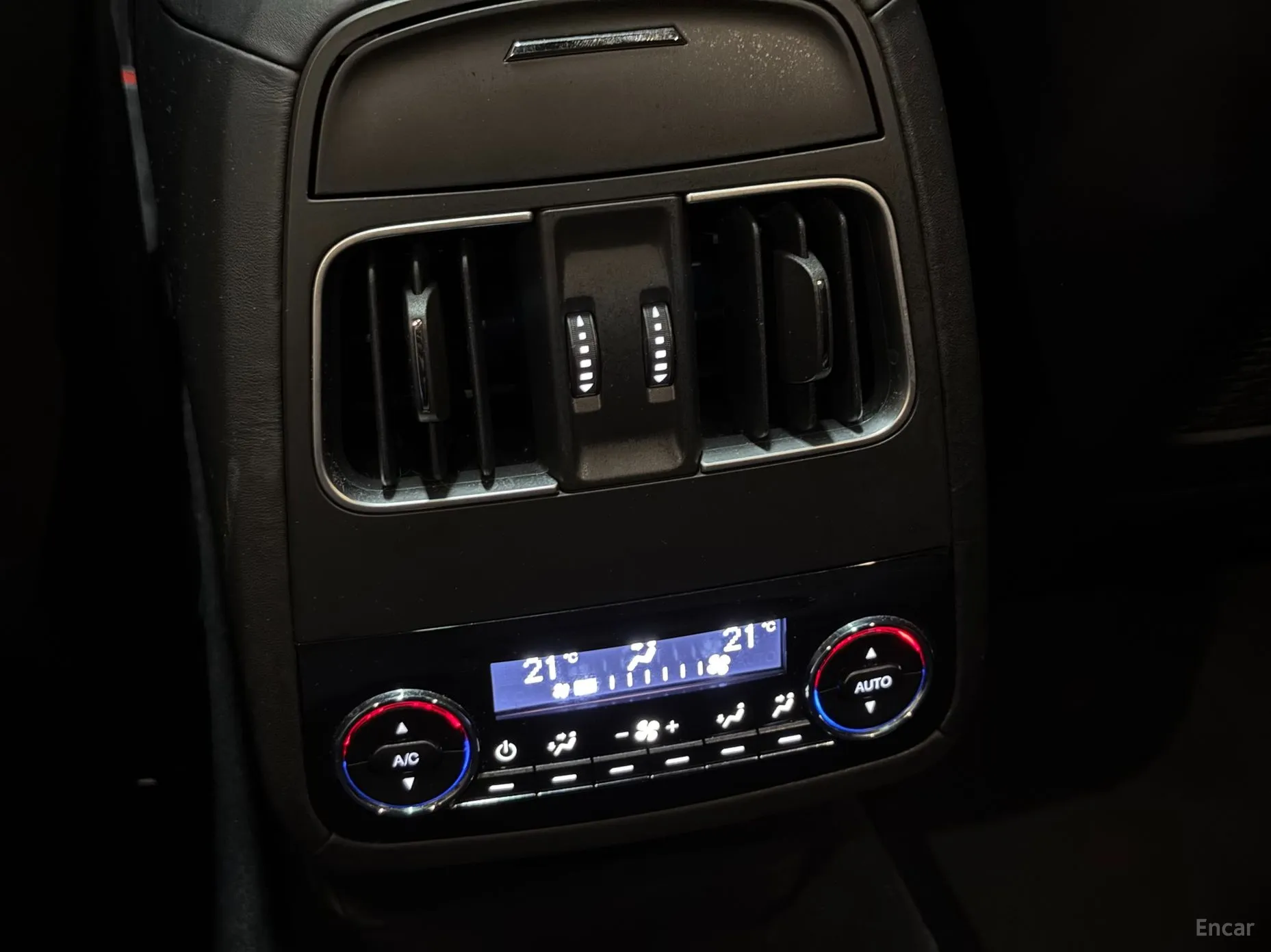 Maserati Levante превью 17