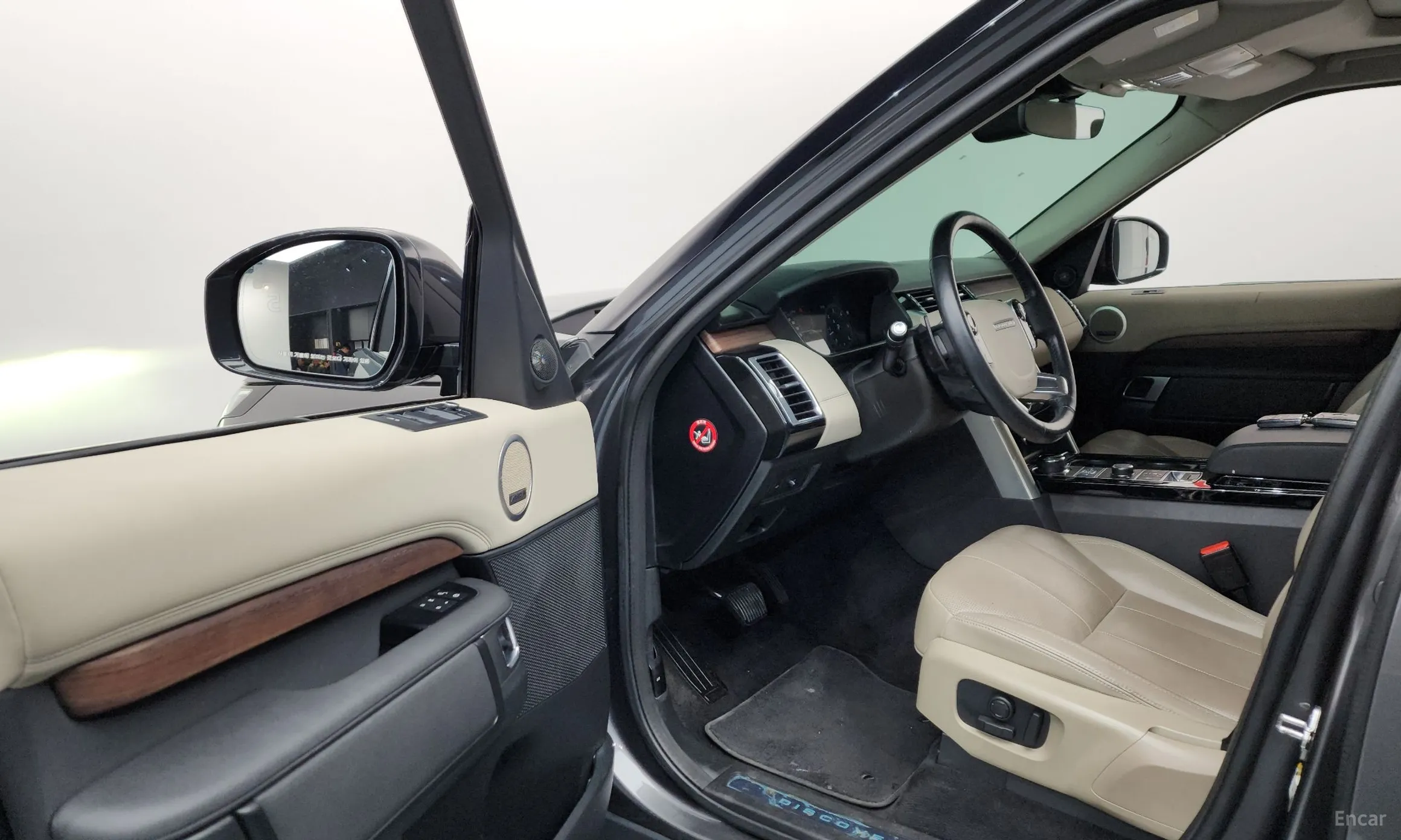 Land Rover Discovery 5 превью 10