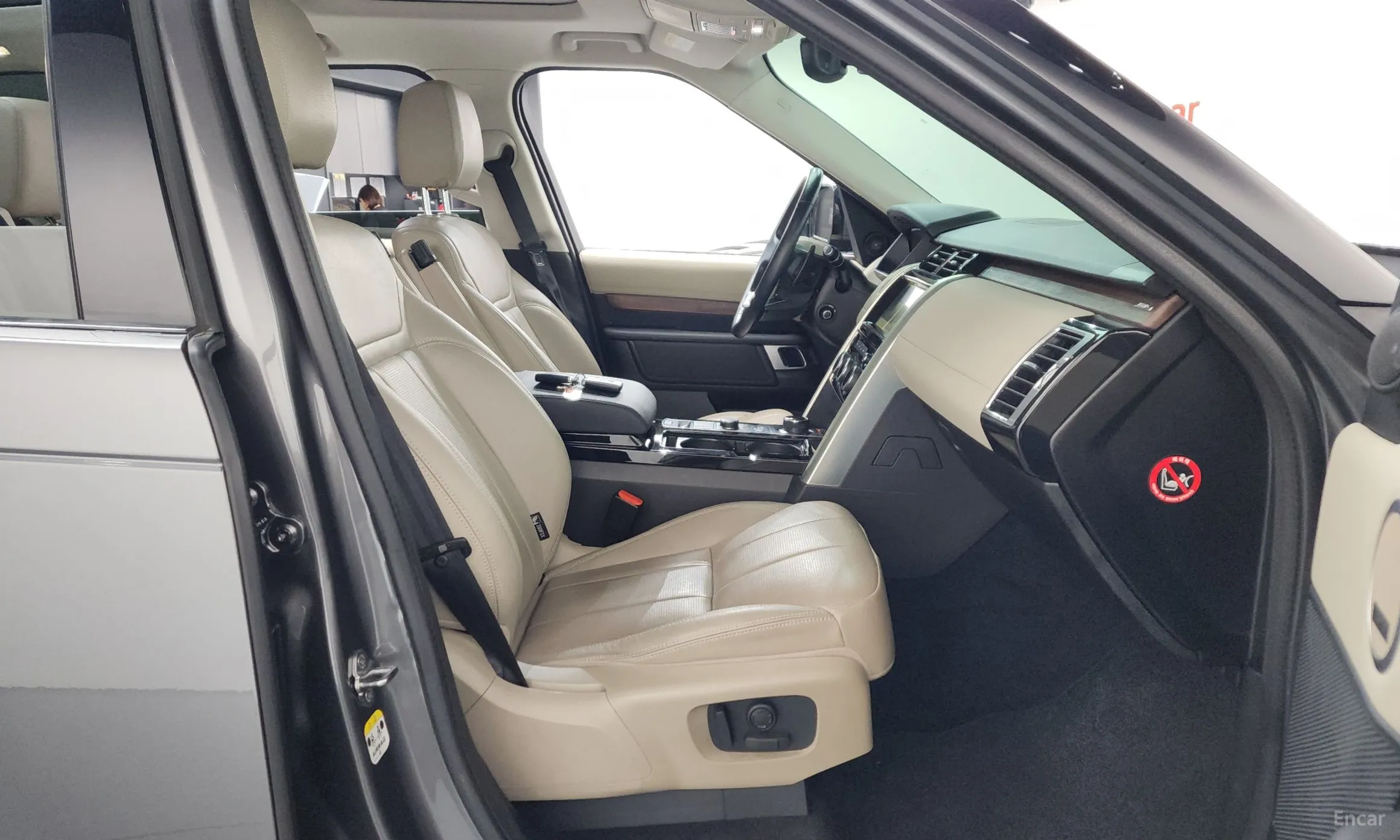 Land Rover Discovery 5 превью 11