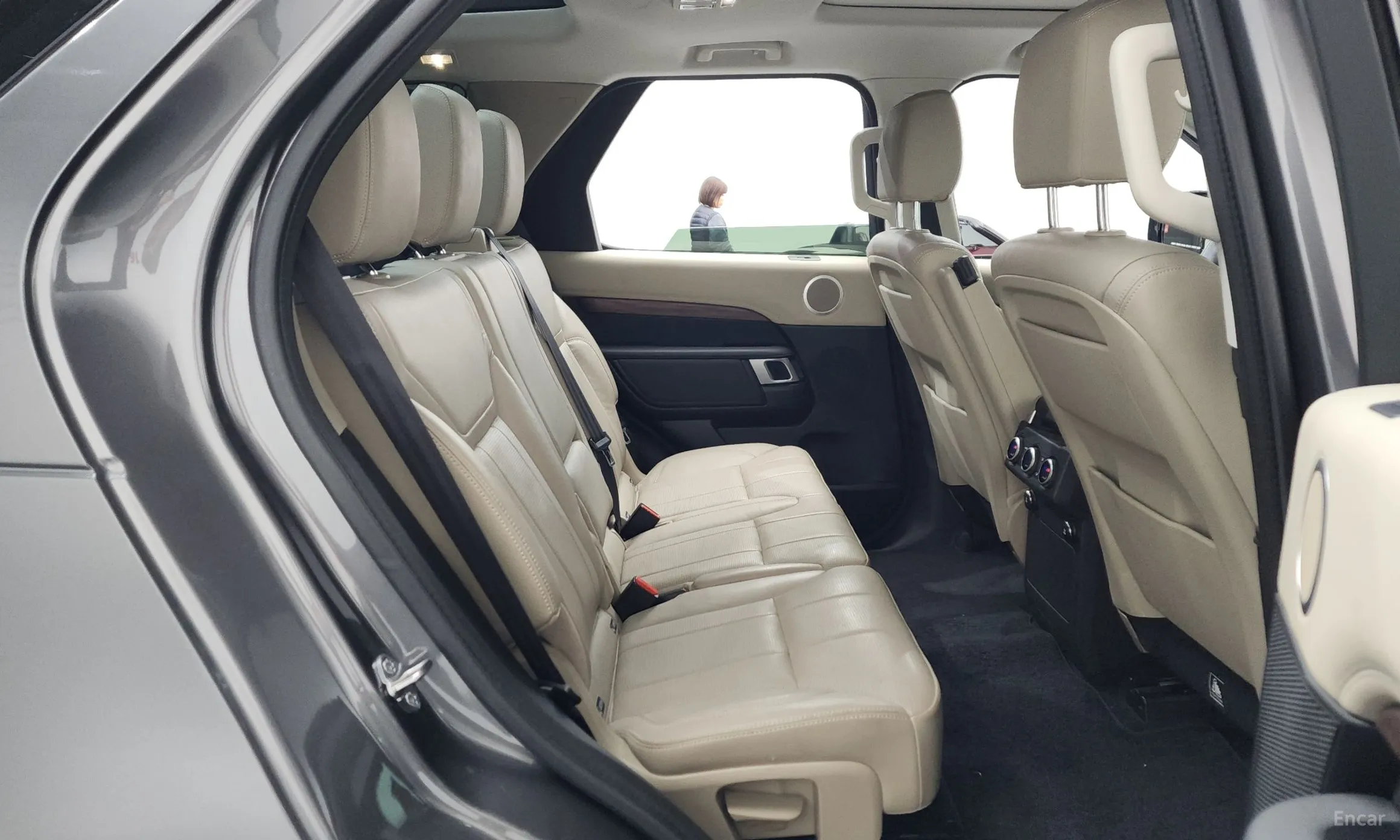 Land Rover Discovery 5 превью 12